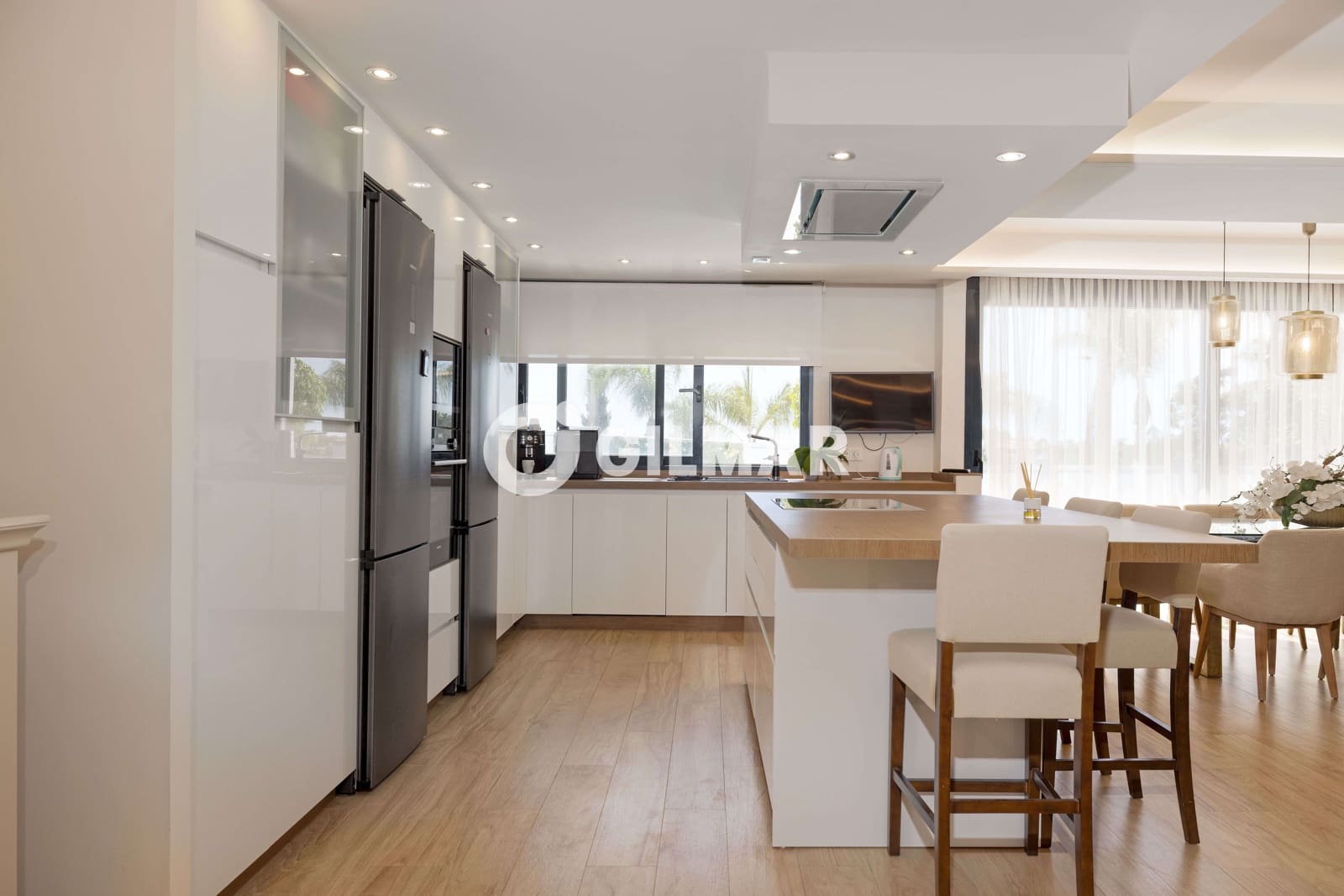 5 bedroom Villa for sale in Marbella with pool garage - € 1,700,000 (Ref: 9235768)
