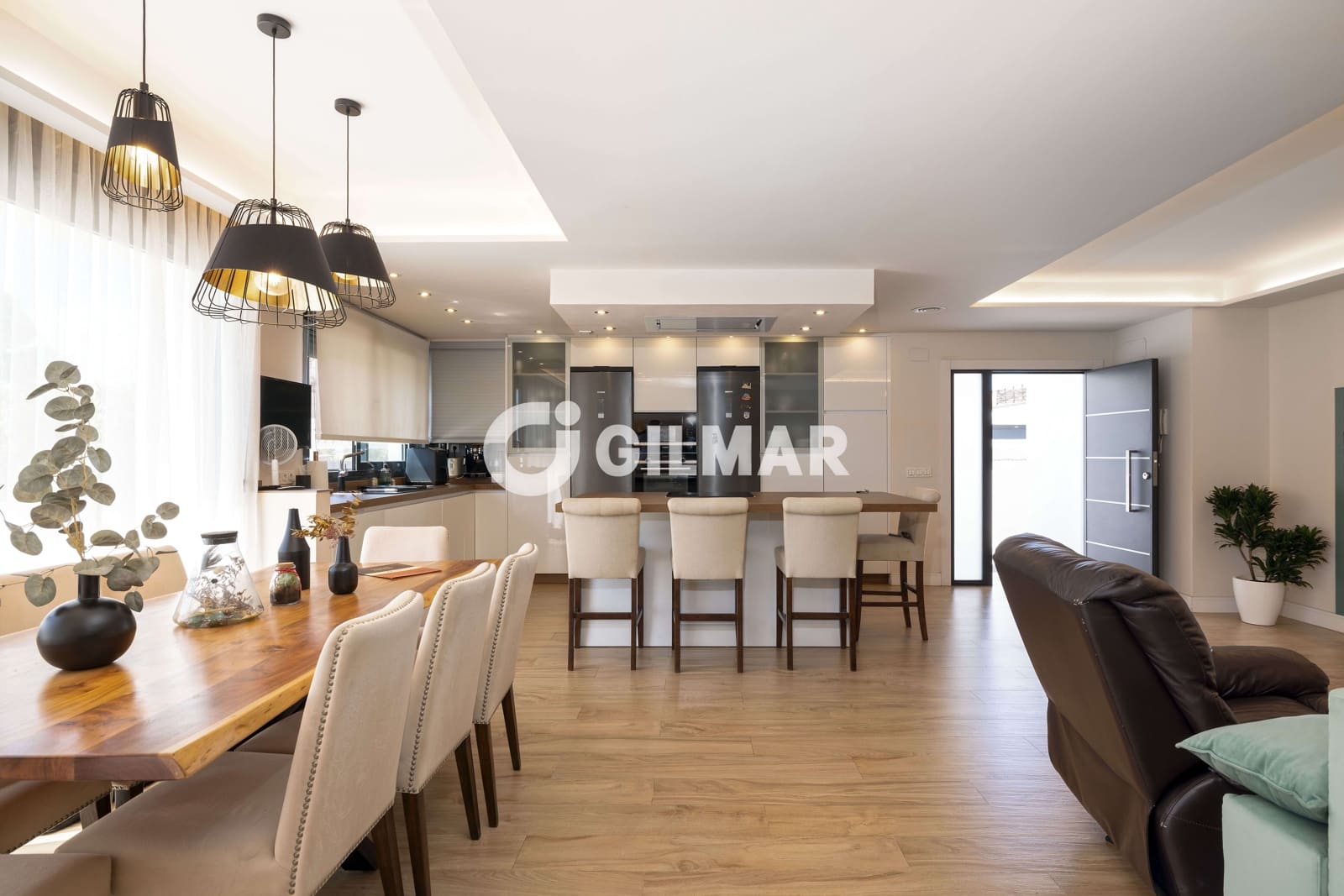 5 bedroom Villa for sale in Marbella with pool garage - € 1,700,000 (Ref: 9235768)