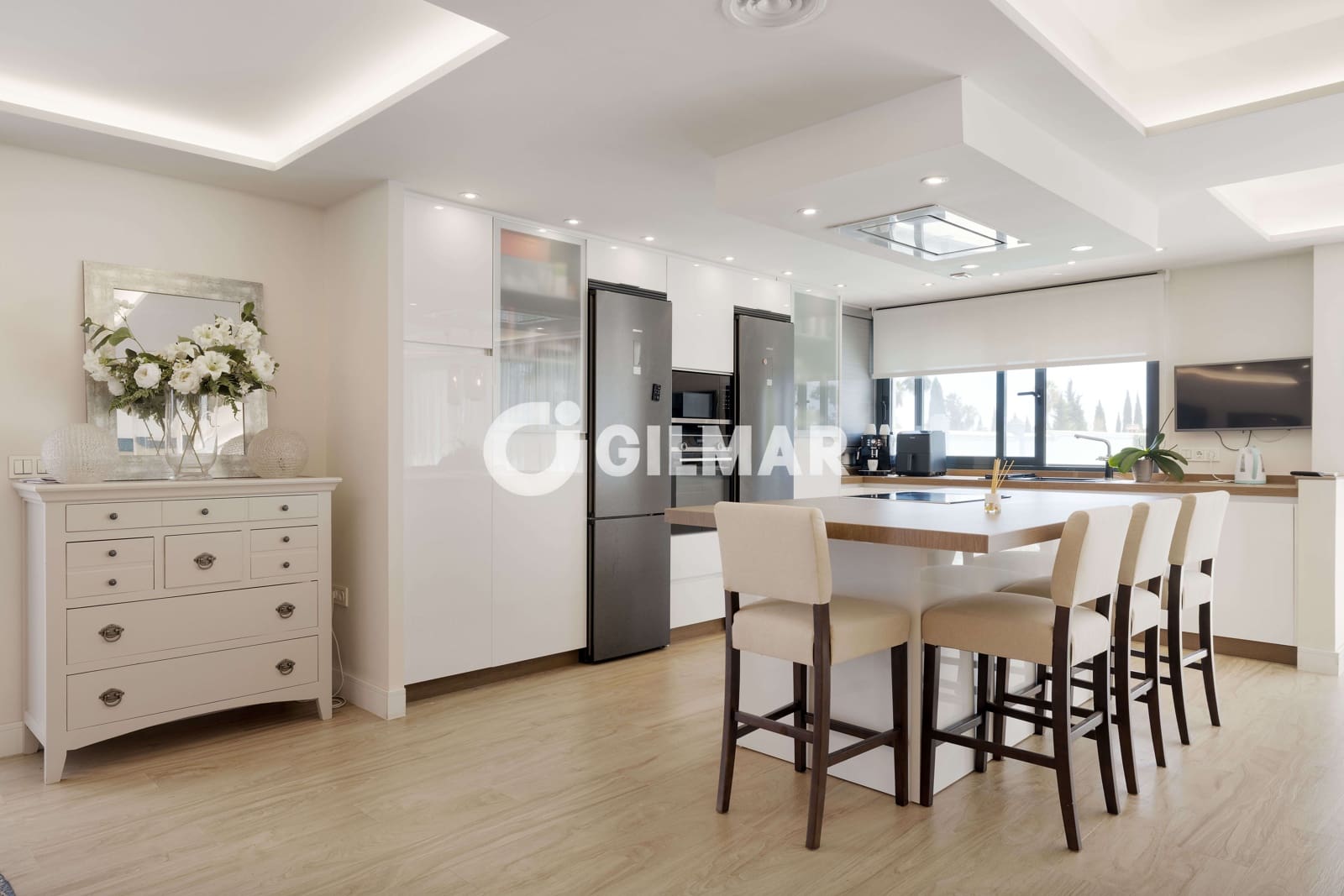5 bedroom Villa for sale in Marbella with pool garage - € 1,700,000 (Ref: 9235768)