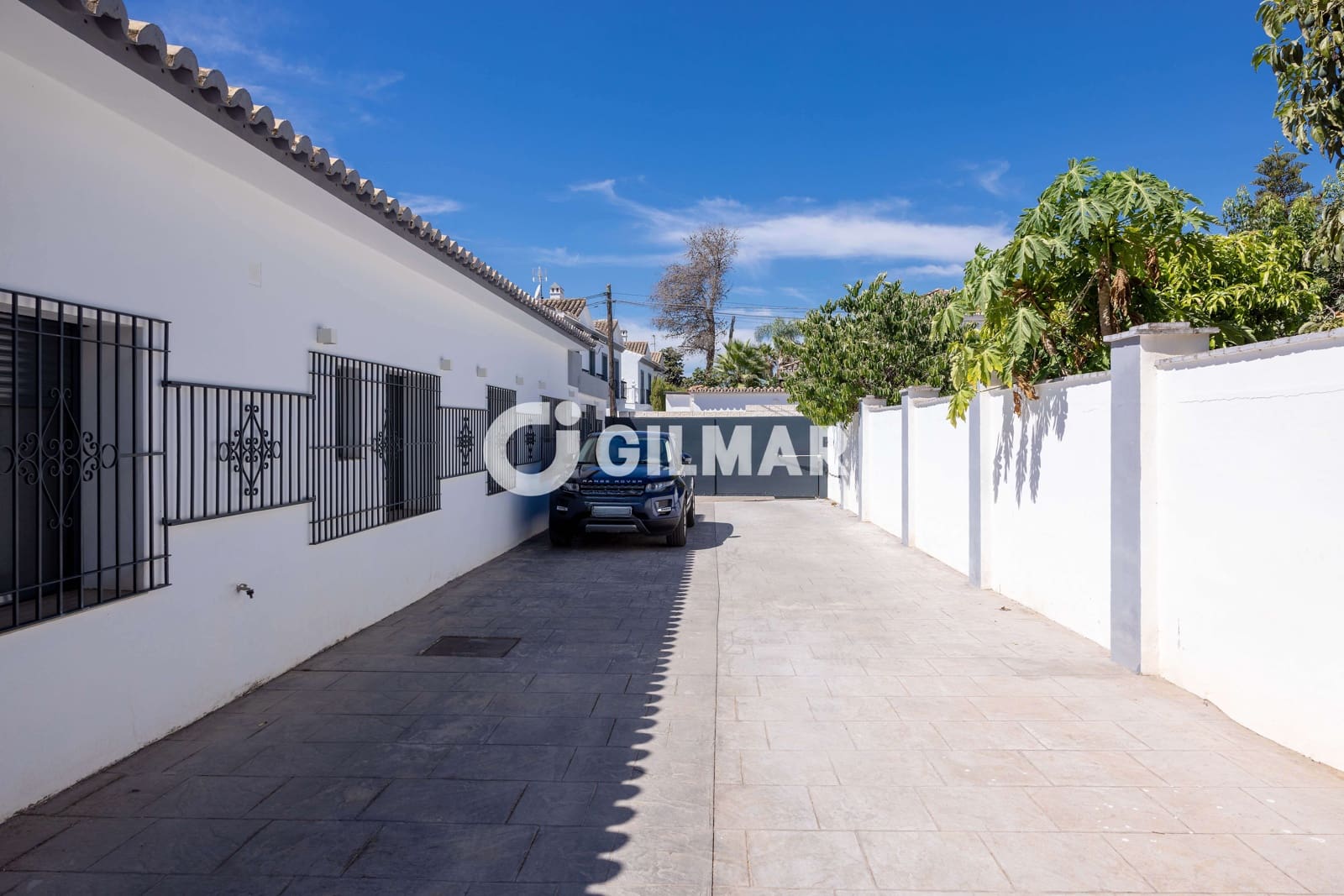 5 bedroom Villa for sale in Marbella with pool garage - € 1,700,000 (Ref: 9235768)