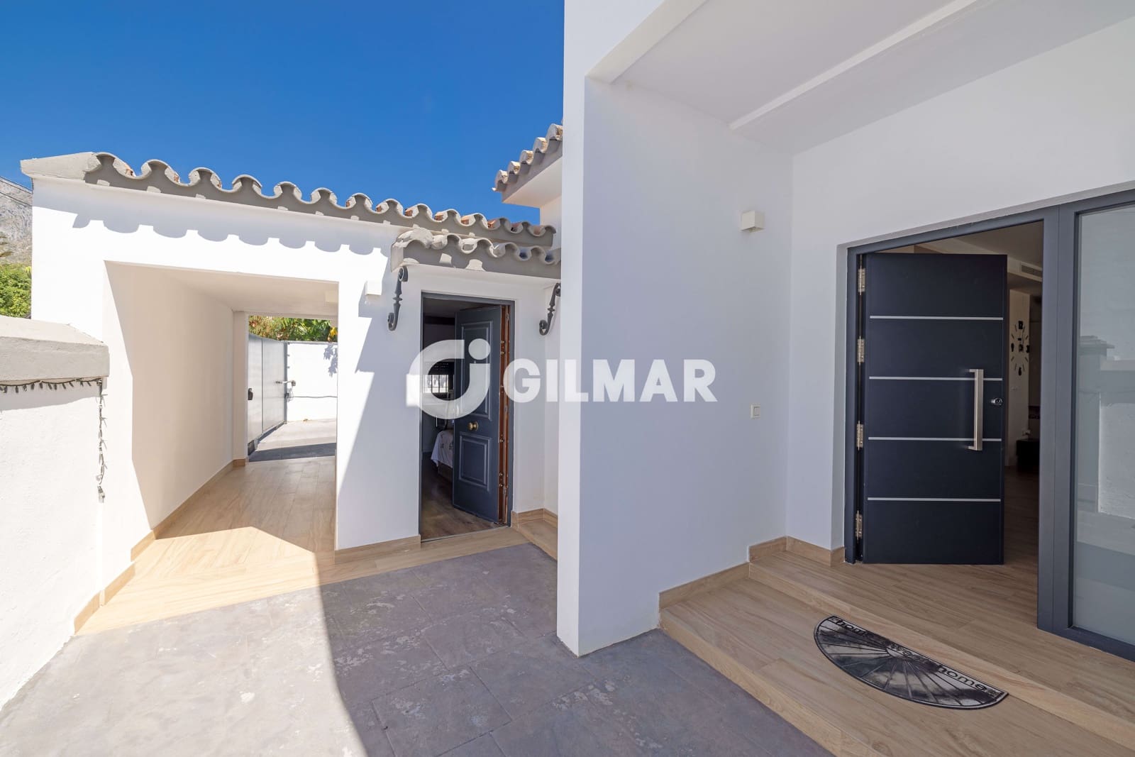 5 bedroom Villa for sale in Marbella with pool garage - € 1,700,000 (Ref: 9235768)