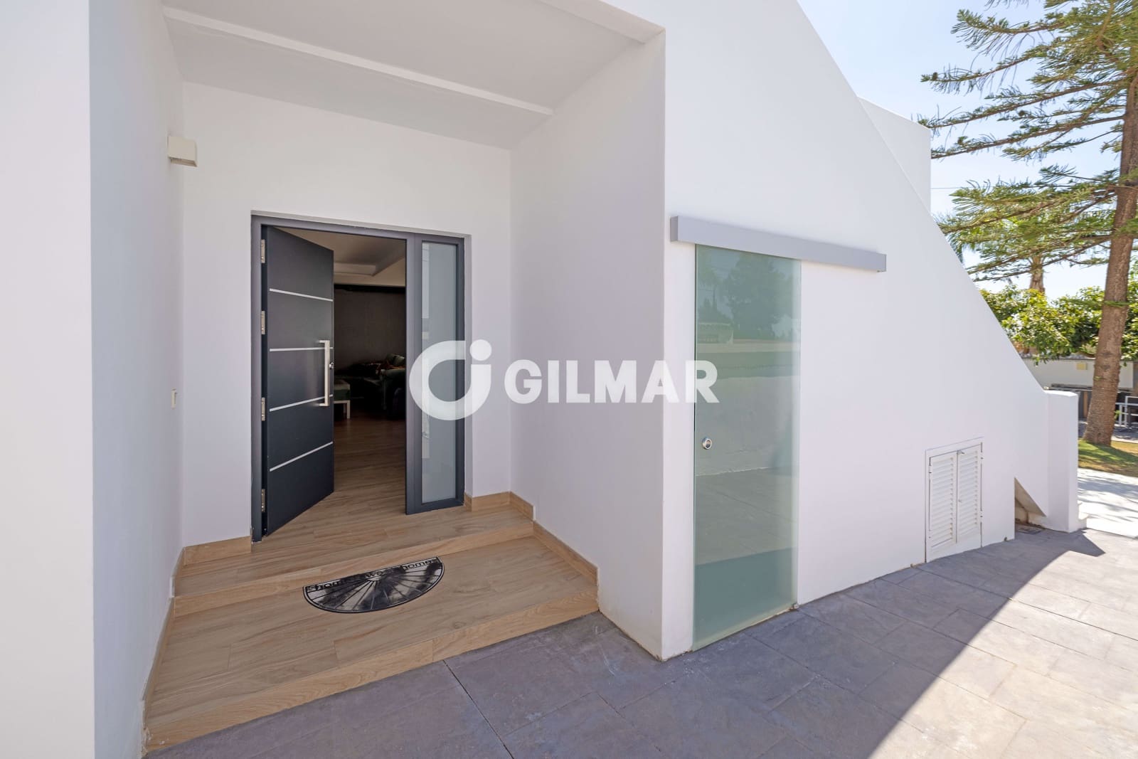 5 bedroom Villa for sale in Marbella with pool garage - € 1,700,000 (Ref: 9235768)