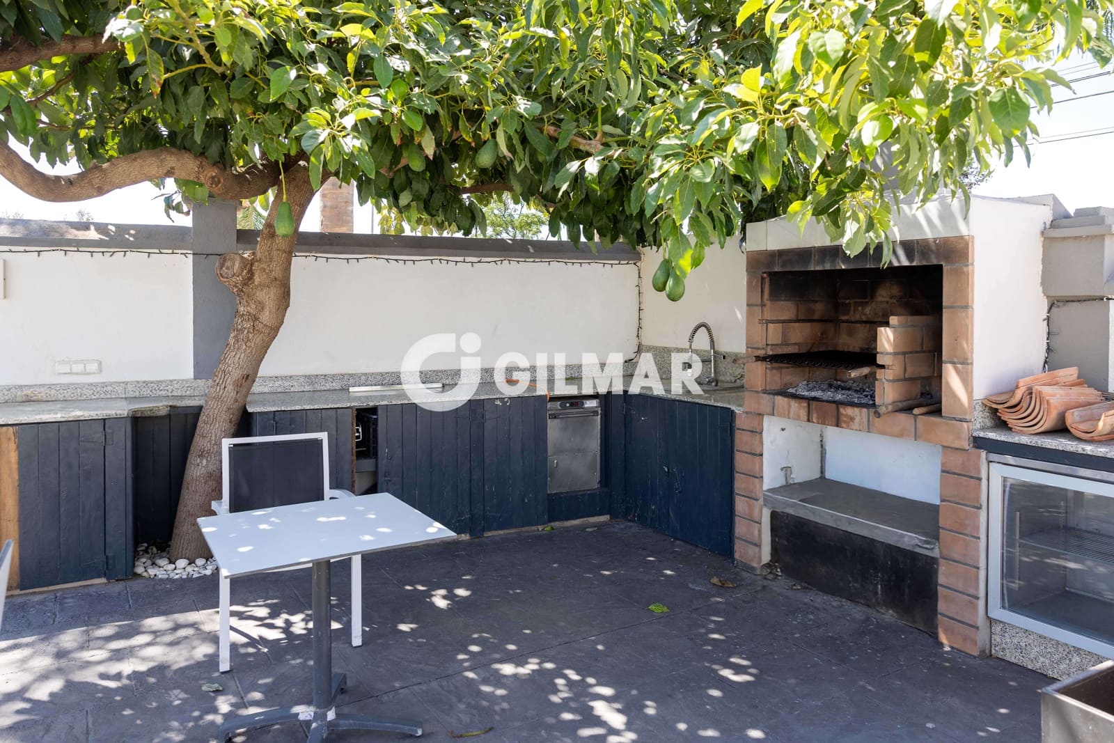 5 bedroom Villa for sale in Marbella with pool garage - € 1,700,000 (Ref: 9235768)