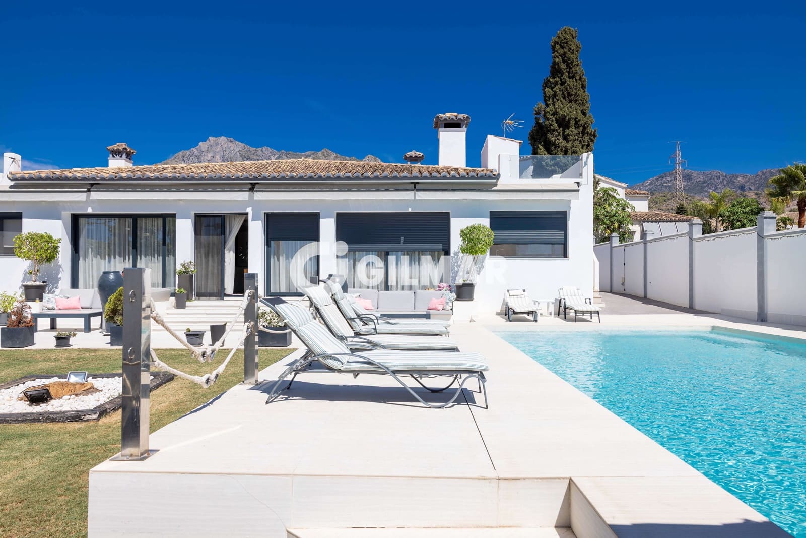 5 bedroom Villa for sale in Marbella with pool garage - € 1,700,000 (Ref: 9235768)