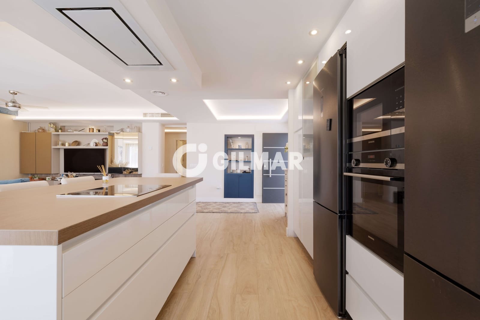 5 bedroom Villa for sale in Marbella with pool garage - € 1,700,000 (Ref: 9235768)