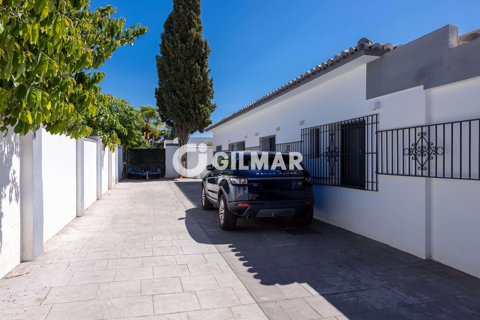 5 bedroom Villa for sale in Marbella with pool garage - € 1,700,000 (Ref: 9235768)