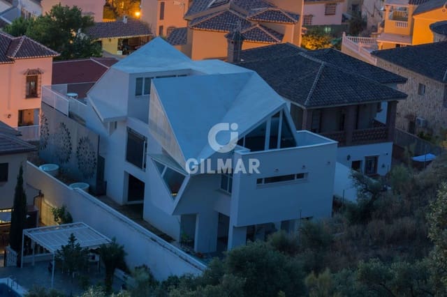 4 soveværelse Villa til salg i El Atabal, Málaga by med swimmingpool garage - € 850.000 (Ref: 9238871)