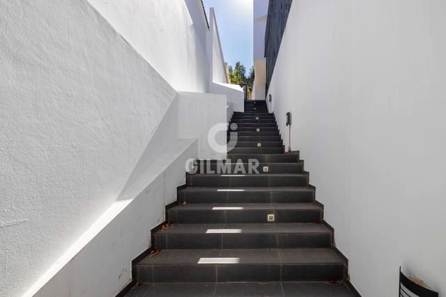 4 soveværelse Villa til salg i El Atabal, Málaga by med swimmingpool garage - € 850.000 (Ref: 9238871)