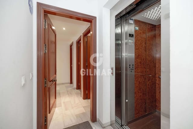 3 soveværelse Lejlighed til salg i El Molinillo, Málaga by med garage - € 320.000 (Ref: 9238874)