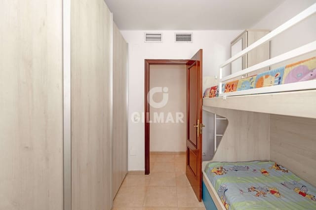 3 soveværelse Lejlighed til salg i El Molinillo, Málaga by med garage - € 320.000 (Ref: 9238874)