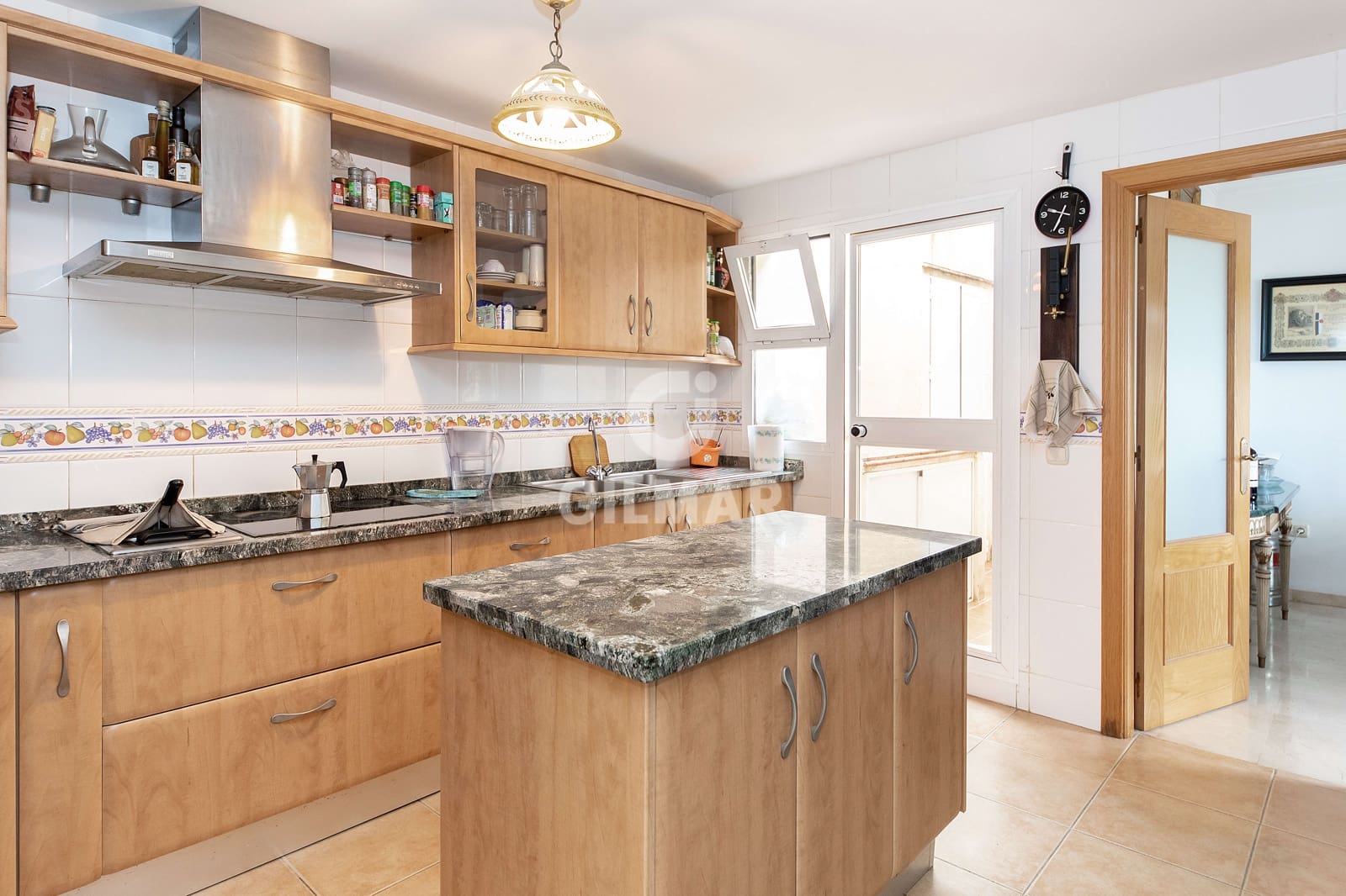 4 soveværelse Semi-Rækkehus til salg i Malaga by med swimmingpool garage - € 875.000 (Ref: 9239372)