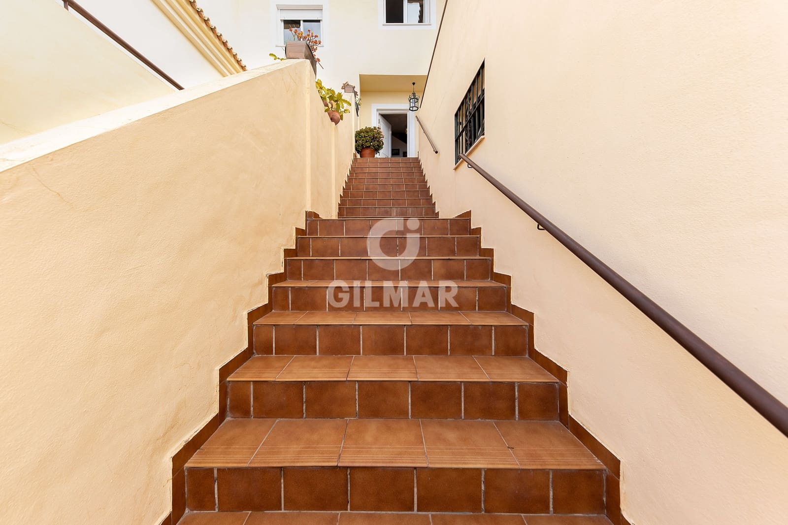 4 soveværelse Semi-Rækkehus til salg i Malaga by med swimmingpool garage - € 875.000 (Ref: 9239372)