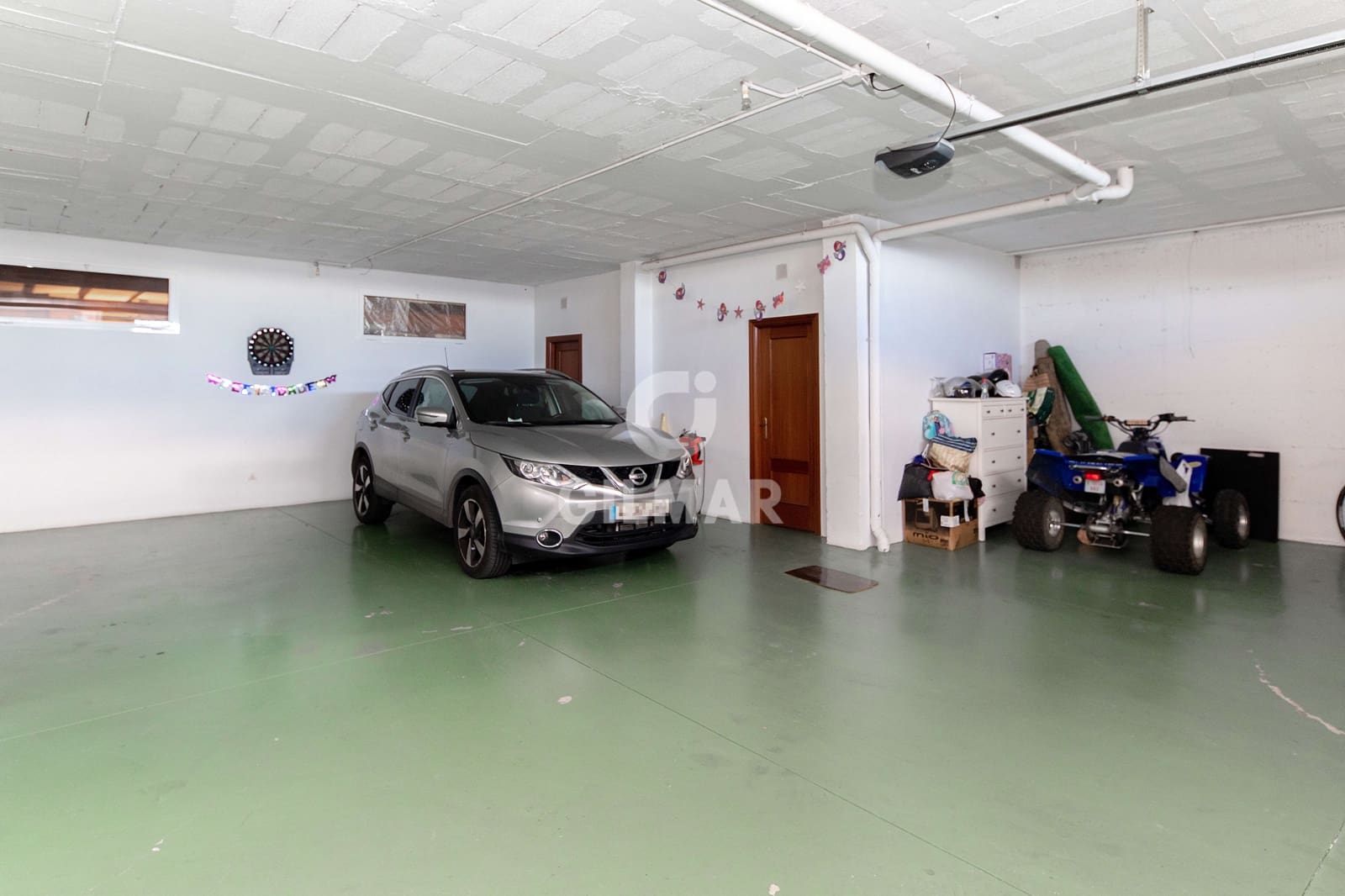 4 soveværelse Semi-Rækkehus til salg i Malaga by med swimmingpool garage - € 875.000 (Ref: 9239372)