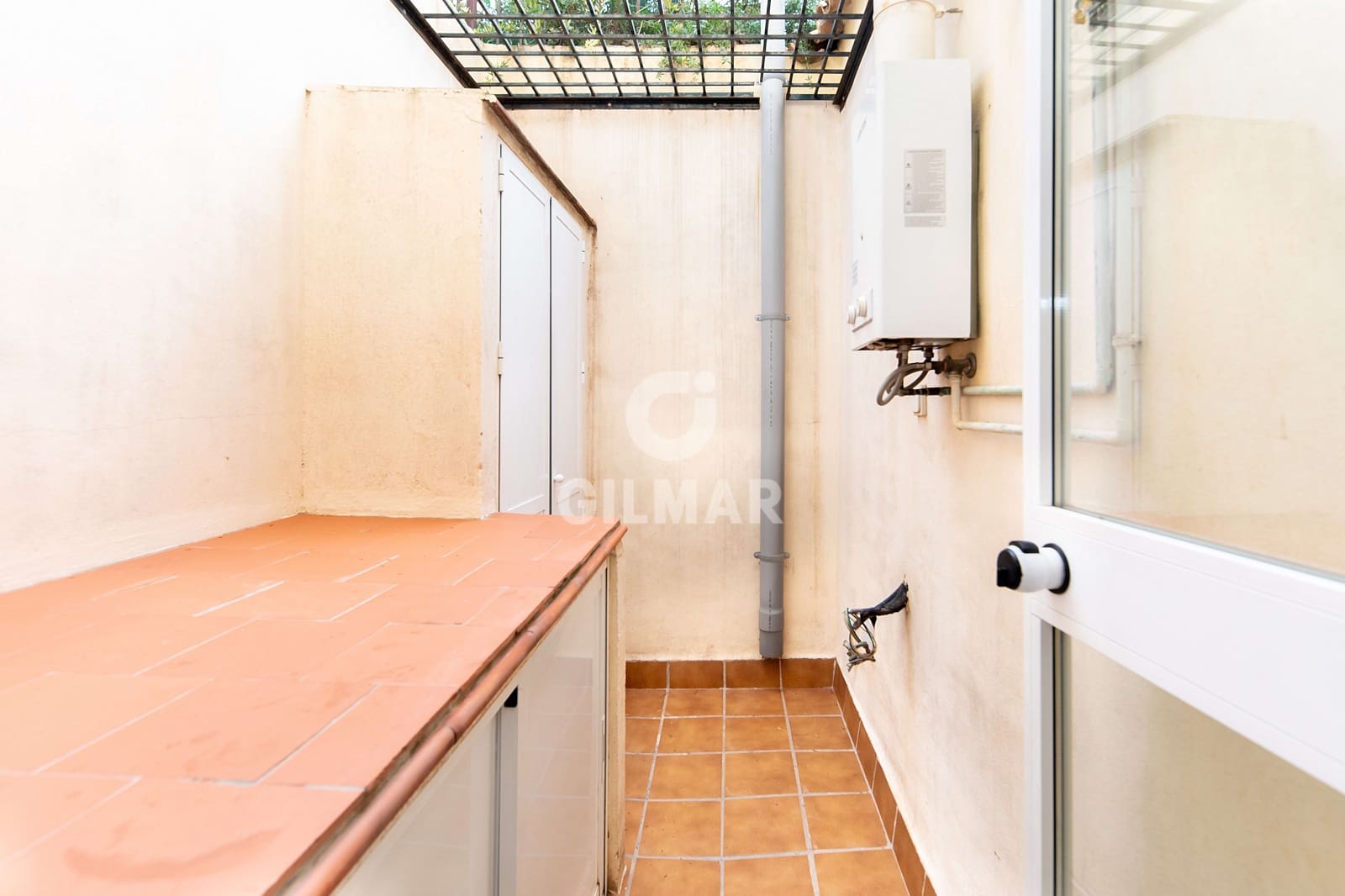 4 soveværelse Semi-Rækkehus til salg i Malaga by med swimmingpool garage - € 875.000 (Ref: 9239372)