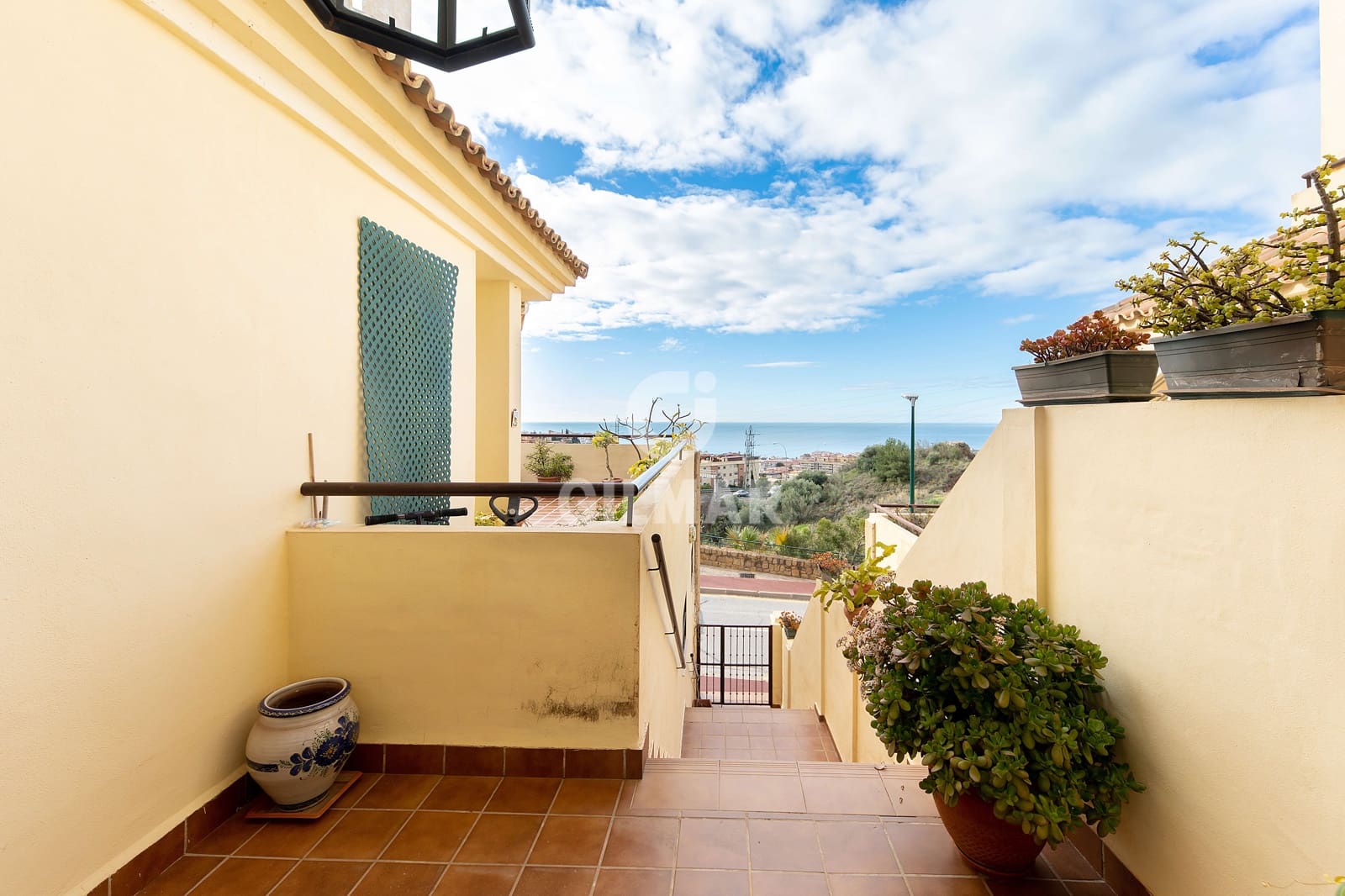 4 soveværelse Semi-Rækkehus til salg i Malaga by med swimmingpool garage - € 875.000 (Ref: 9239372)