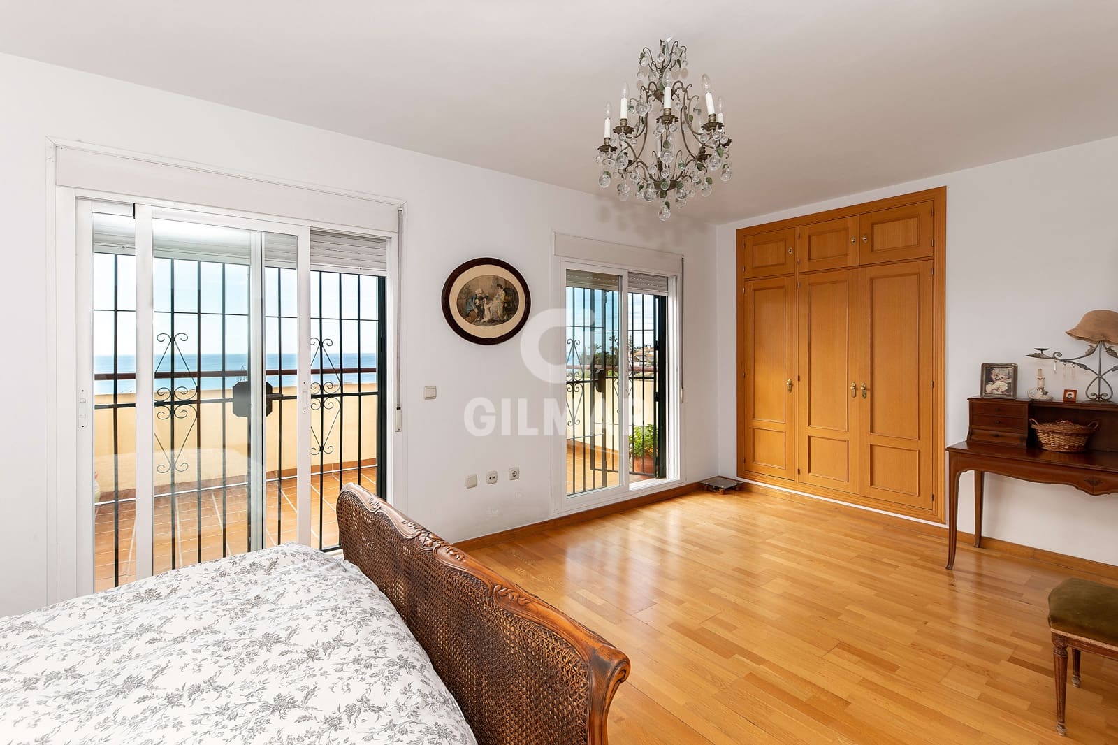 4 soveværelse Semi-Rækkehus til salg i Malaga by med swimmingpool garage - € 875.000 (Ref: 9239372)