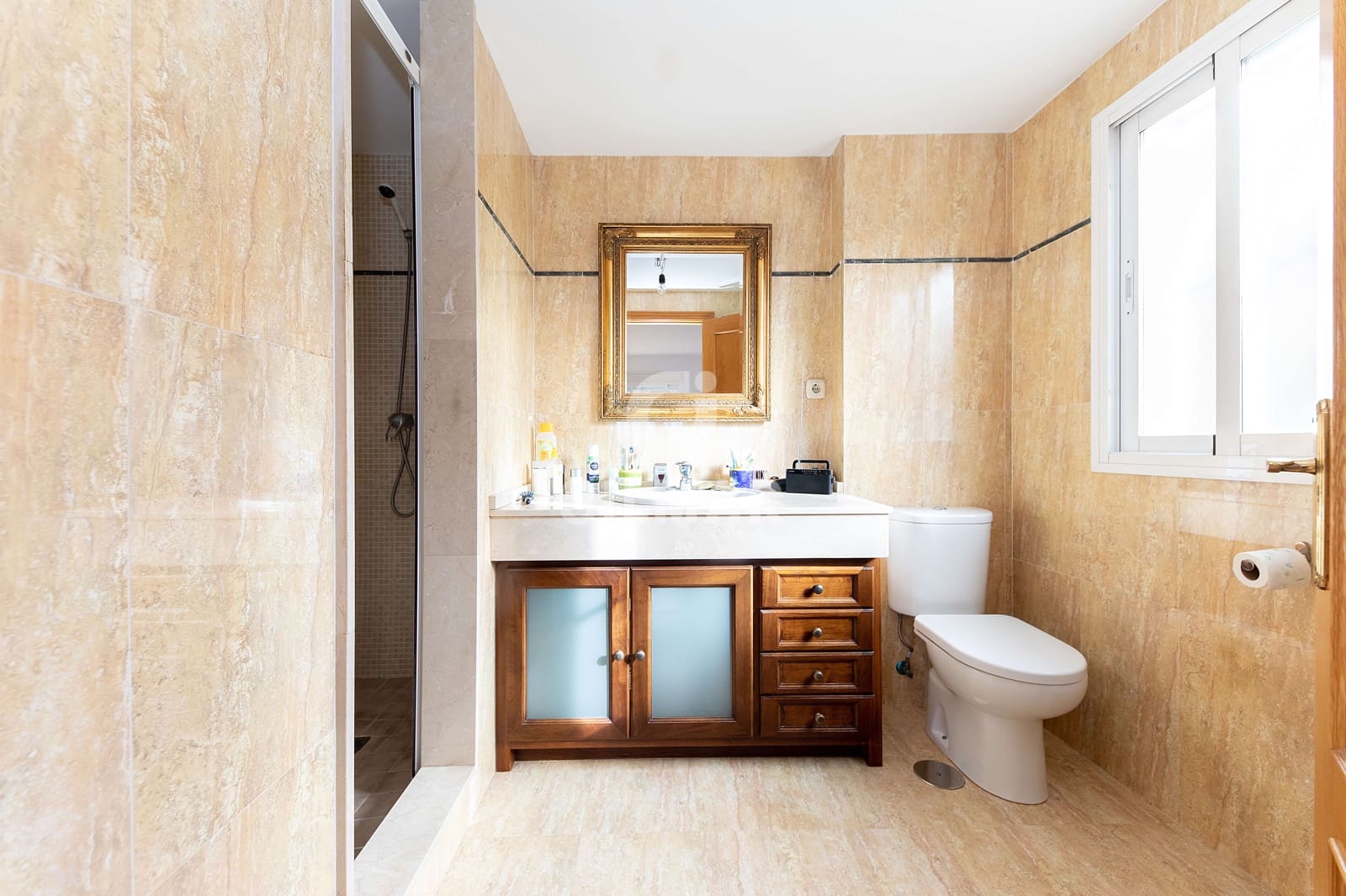 4 soveværelse Semi-Rækkehus til salg i Malaga by med swimmingpool garage - € 875.000 (Ref: 9239372)