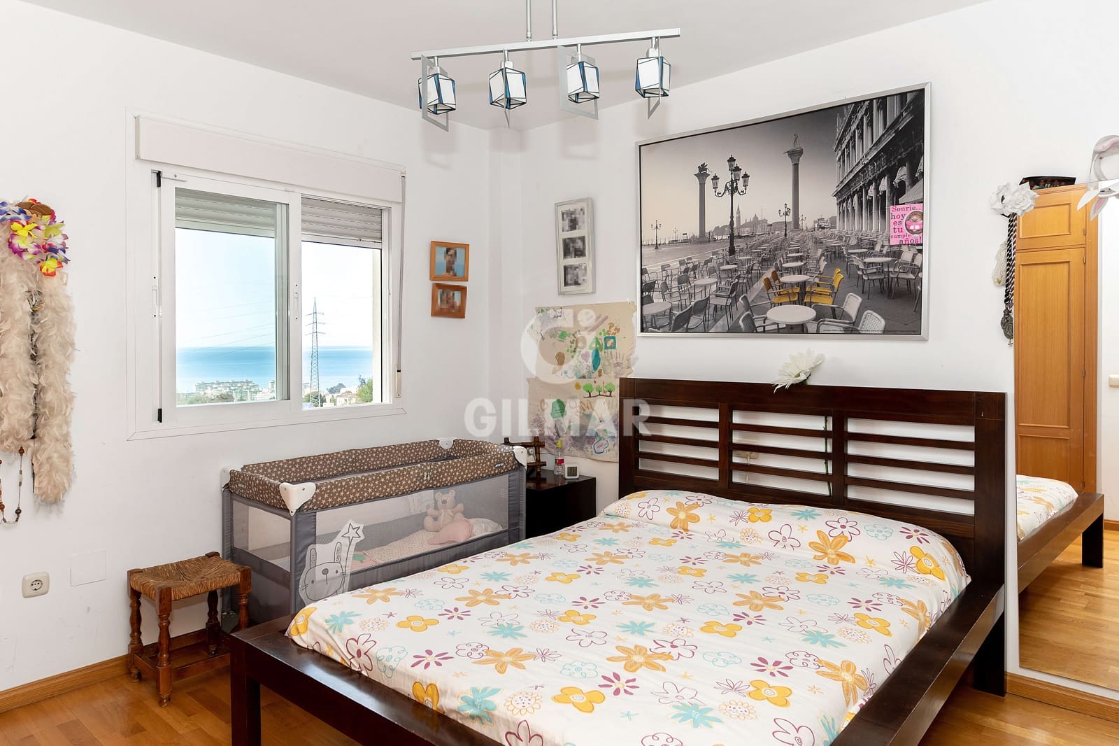 4 soveværelse Semi-Rækkehus til salg i Malaga by med swimmingpool garage - € 875.000 (Ref: 9239372)