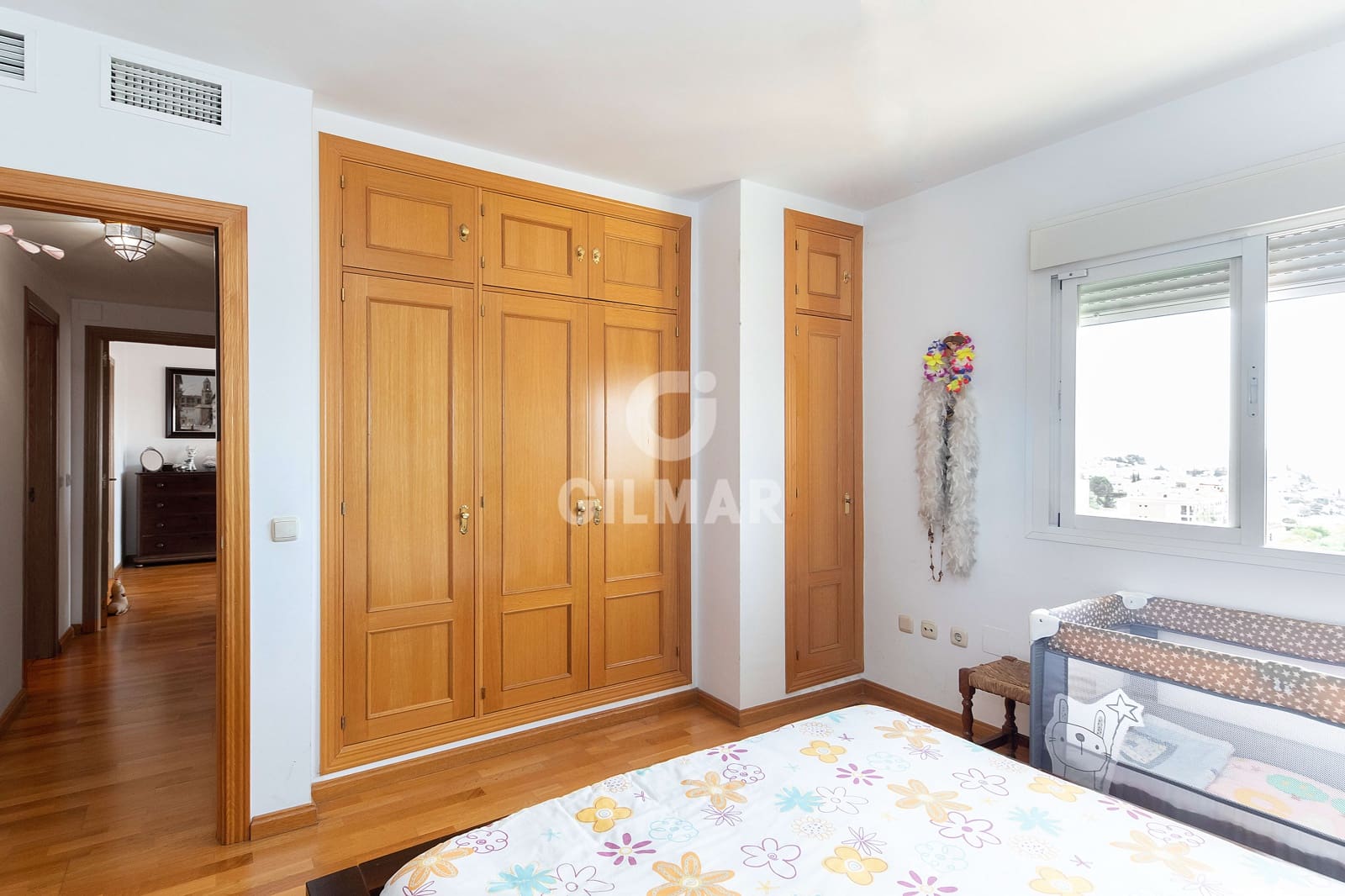 4 soveværelse Semi-Rækkehus til salg i Malaga by med swimmingpool garage - € 875.000 (Ref: 9239372)