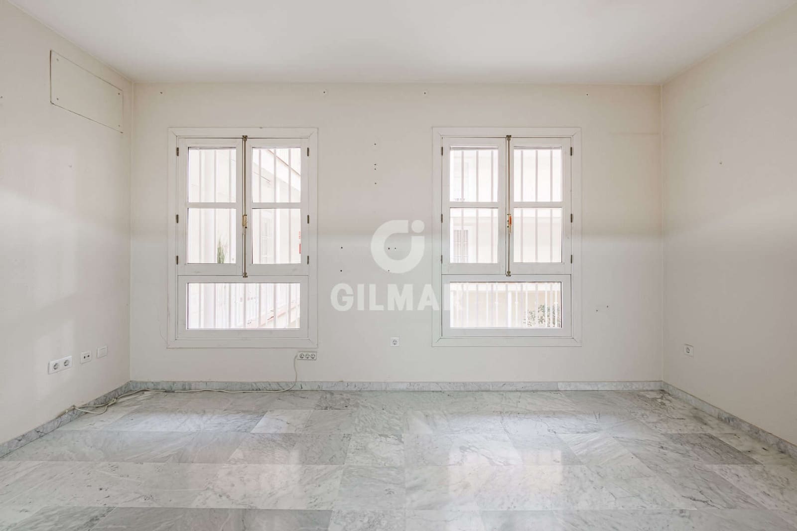 2 soverom Leilighet til salgs i Sevilla by med svømmebasseng garasje - € 415 000 (Ref: 9255896)