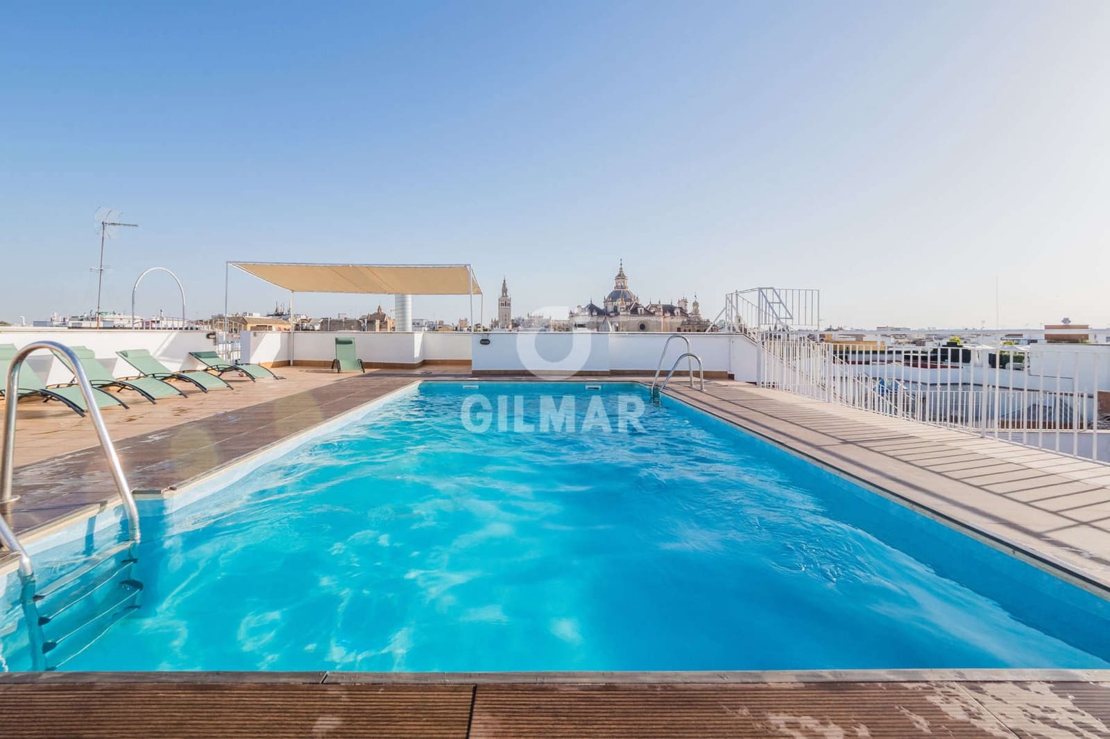 2 soverom Leilighet til salgs i Sevilla by med svømmebasseng garasje - € 415 000 (Ref: 9255896)