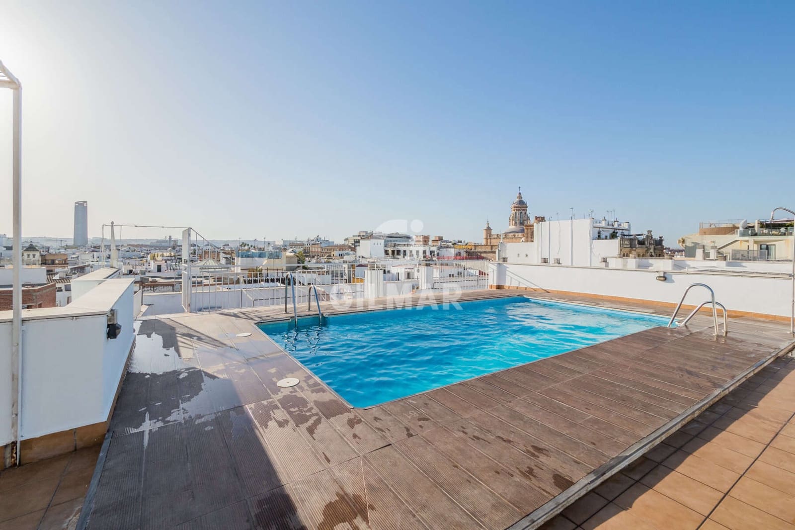 2 soverom Leilighet til salgs i Sevilla by med svømmebasseng garasje - € 415 000 (Ref: 9255896)
