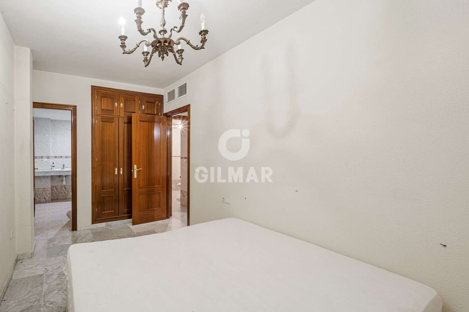 2 soverom Leilighet til salgs i Sevilla by med svømmebasseng garasje - € 415 000 (Ref: 9255896)