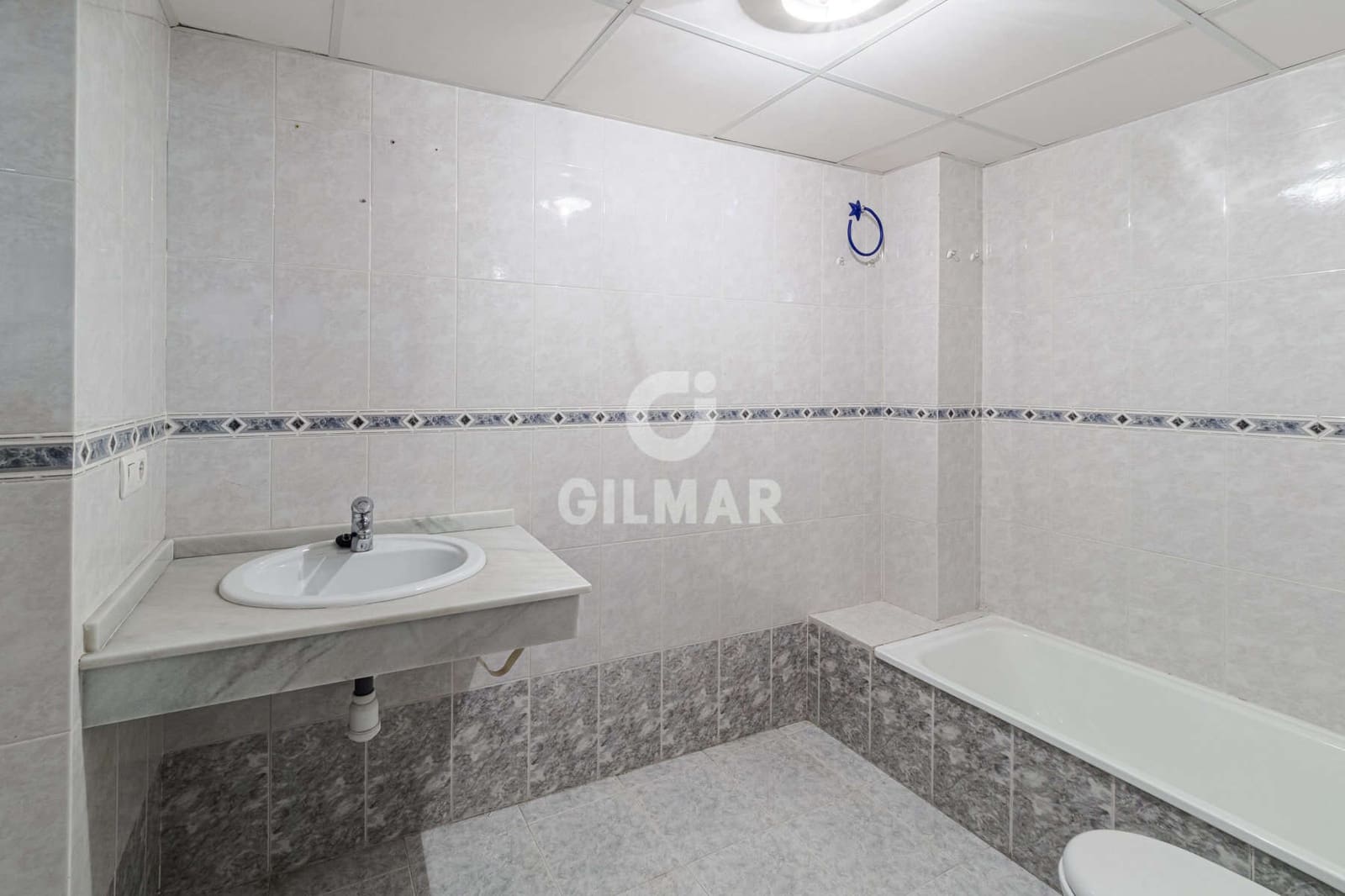 2 soverom Leilighet til salgs i Sevilla by med svømmebasseng garasje - € 415 000 (Ref: 9255896)