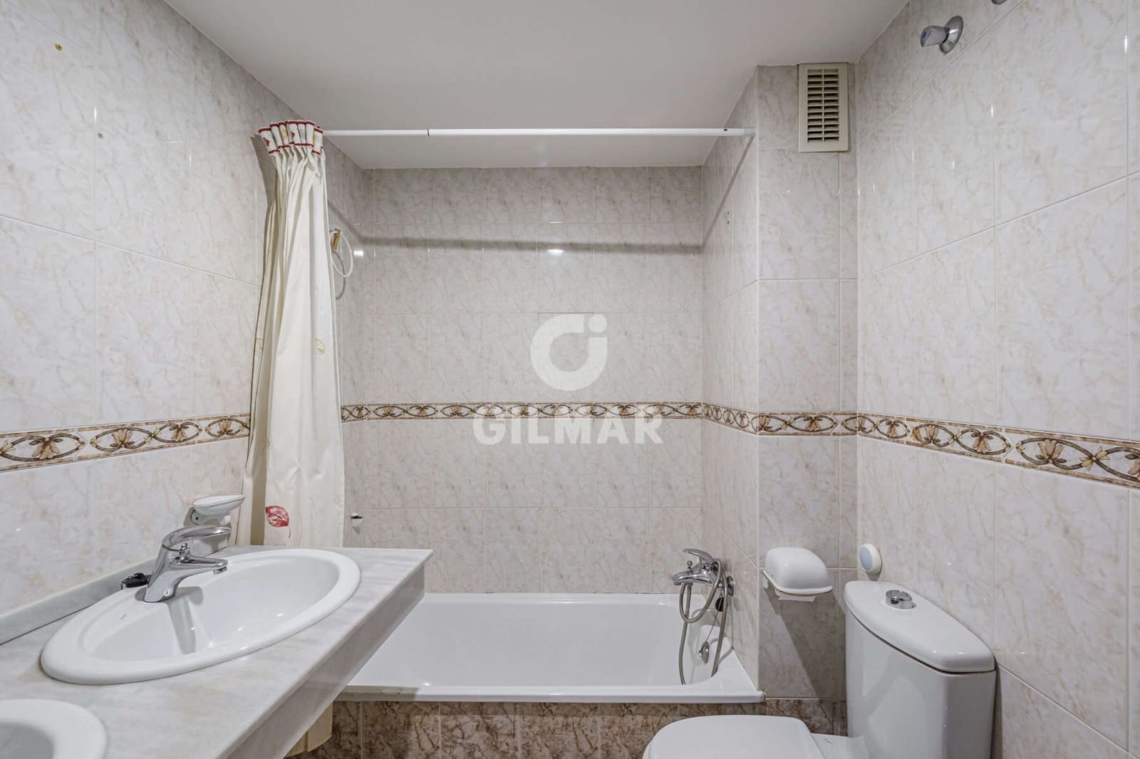 2 soverom Leilighet til salgs i Sevilla by med svømmebasseng garasje - € 415 000 (Ref: 9255896)