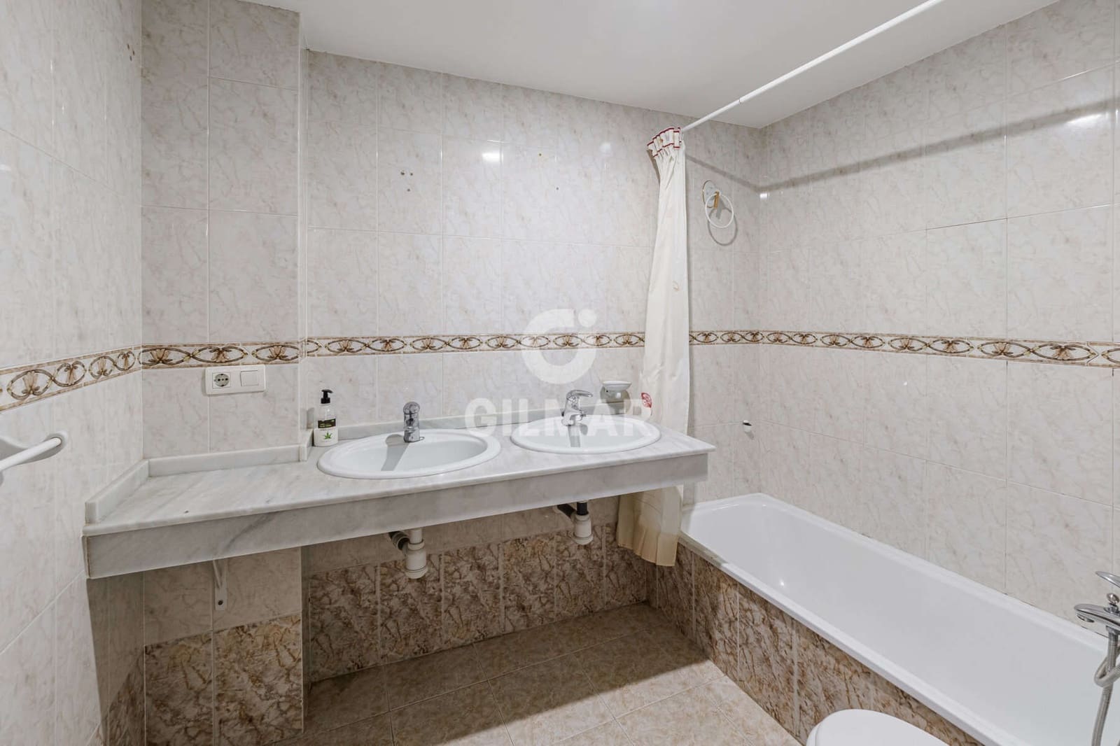 2 soverom Leilighet til salgs i Sevilla by med svømmebasseng garasje - € 415 000 (Ref: 9255896)