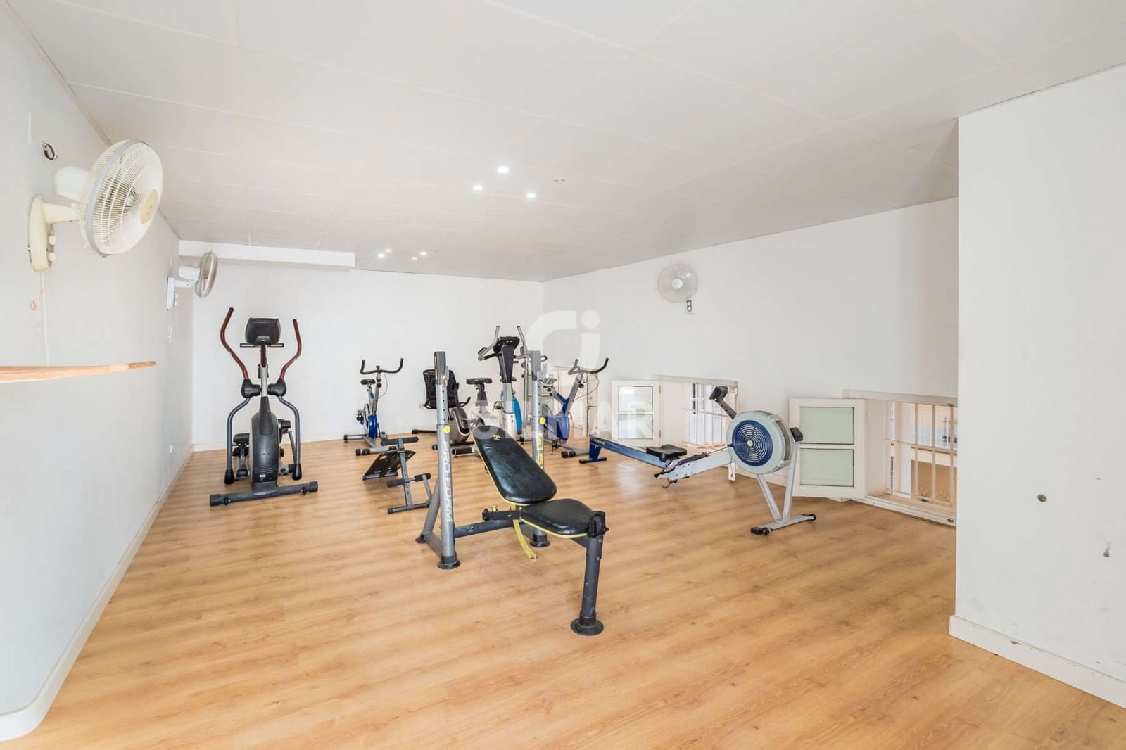 2 soverom Leilighet til salgs i Sevilla by med svømmebasseng garasje - € 415 000 (Ref: 9255896)