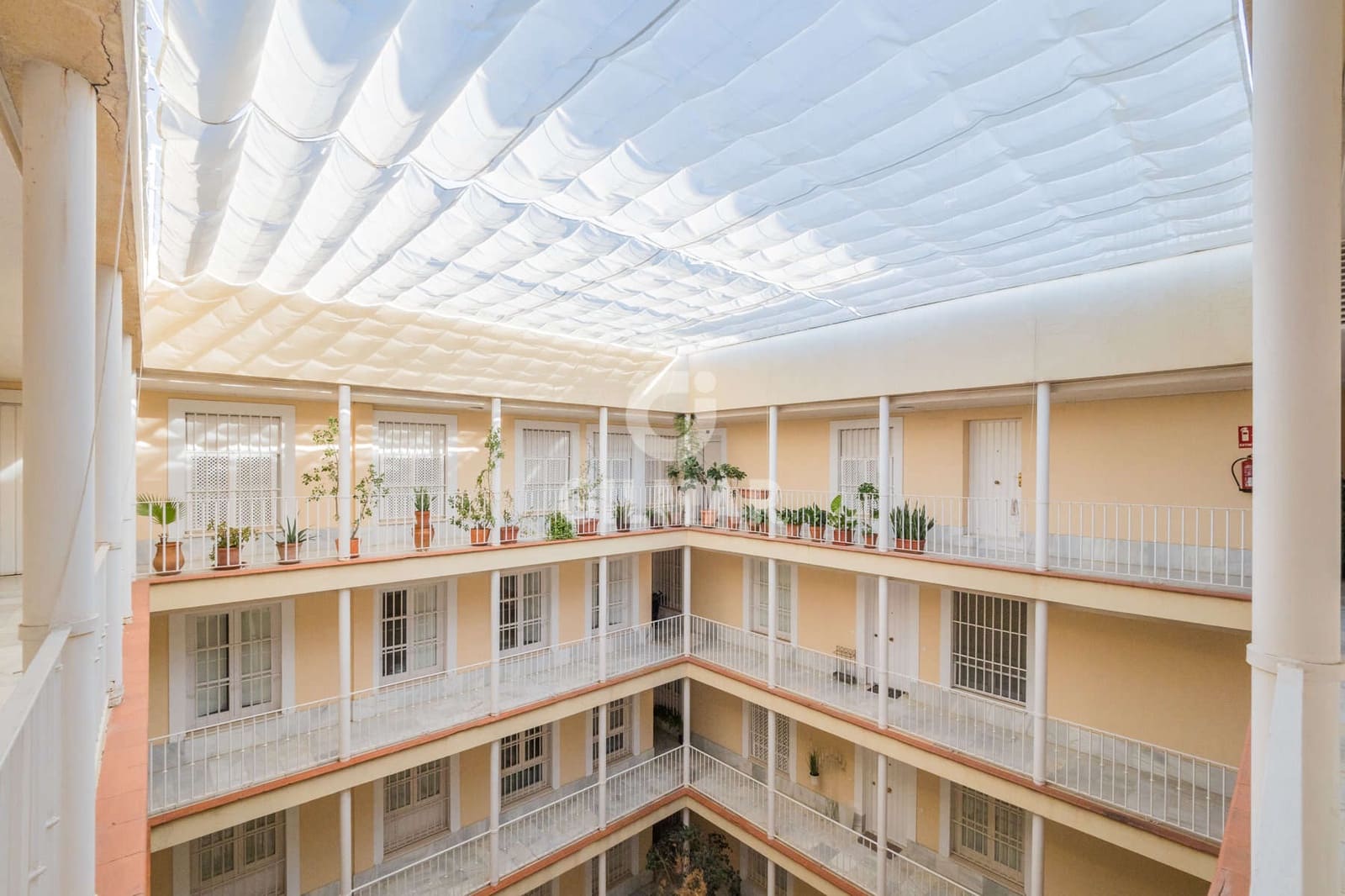 2 soverom Leilighet til salgs i Sevilla by med svømmebasseng garasje - € 415 000 (Ref: 9255896)