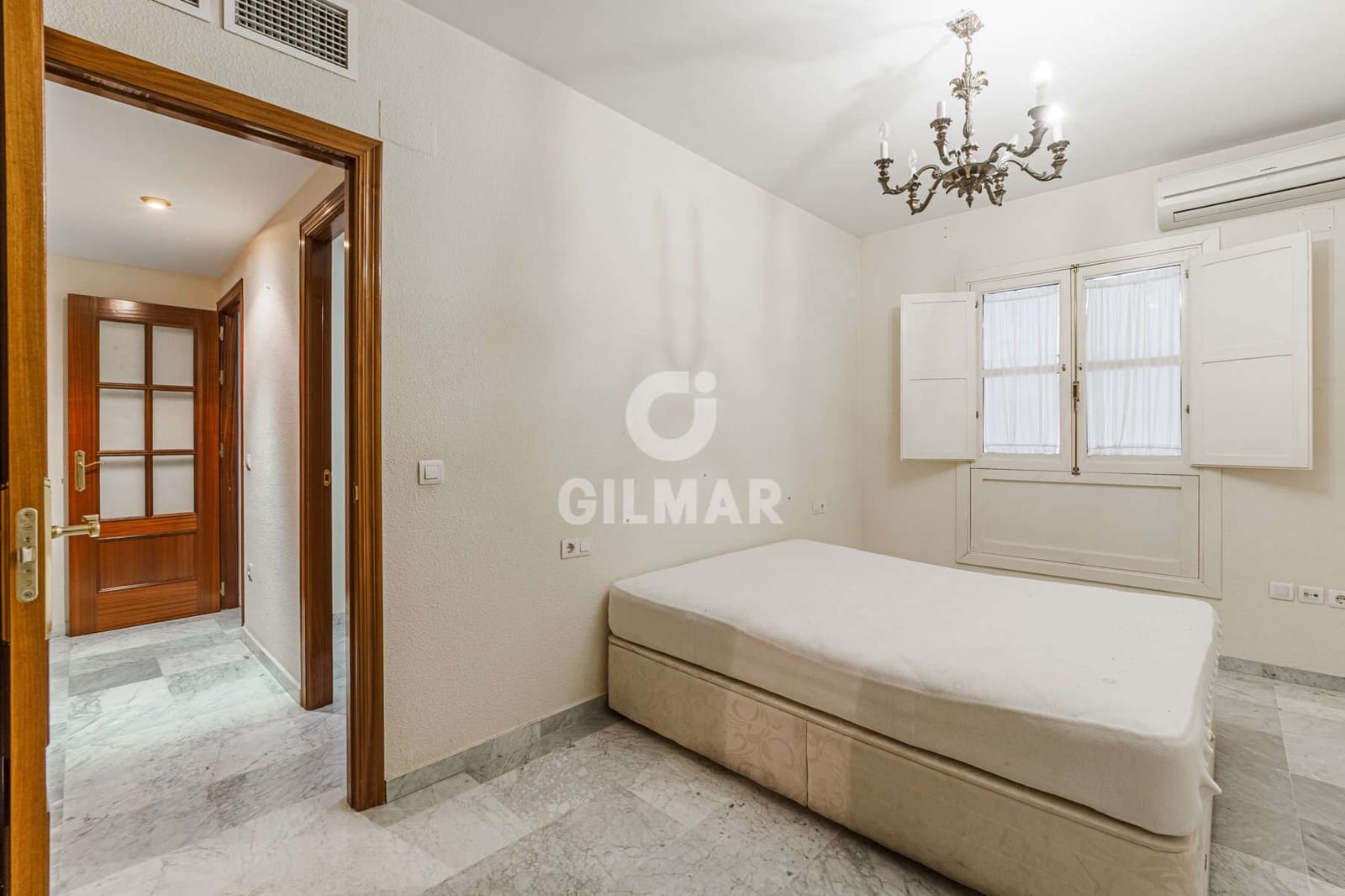 2 soverom Leilighet til salgs i Sevilla by med svømmebasseng garasje - € 415 000 (Ref: 9255896)