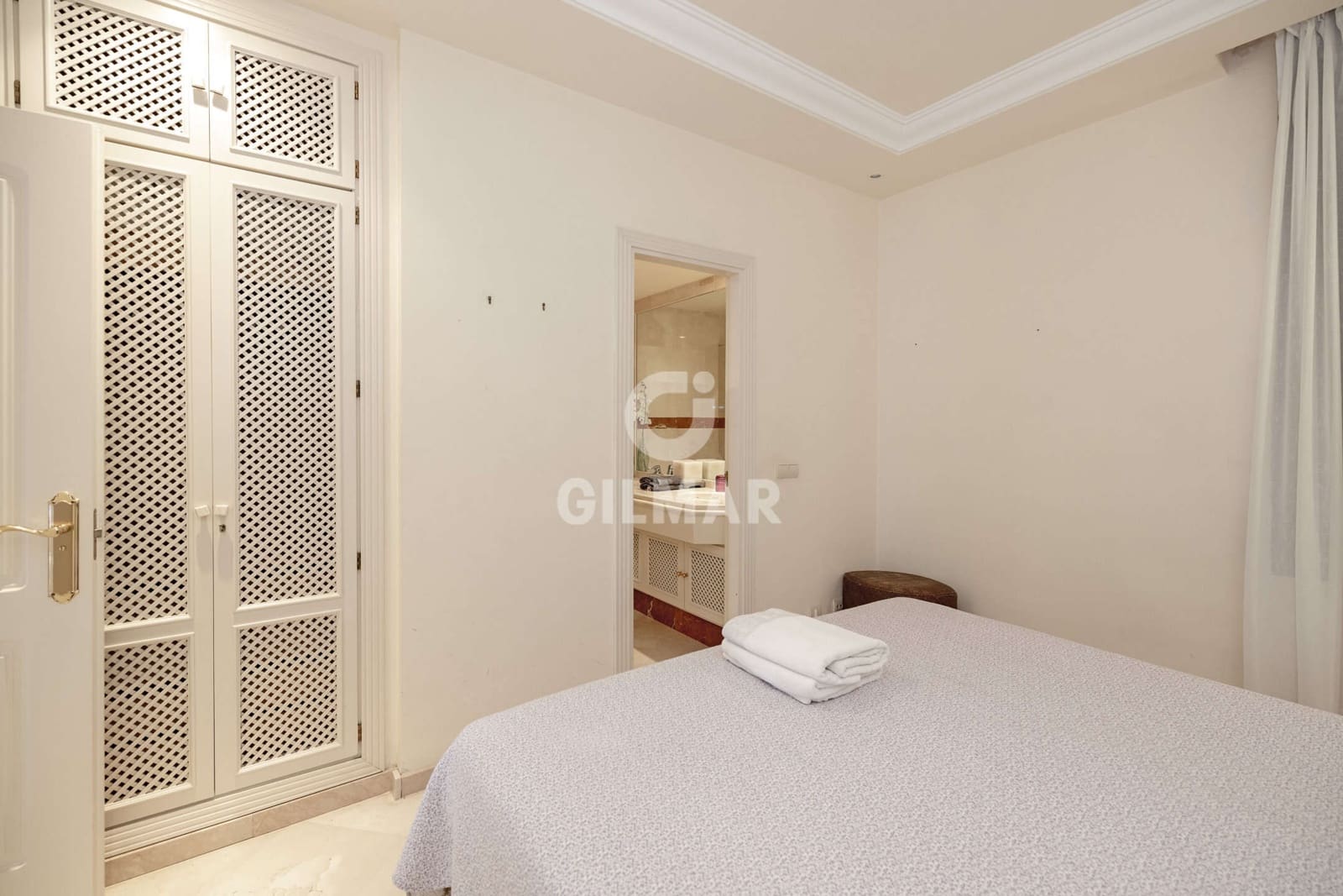 2 bedroom Flat for sale in Elviria with pool garage - € 580,000 (Ref: 9256317)