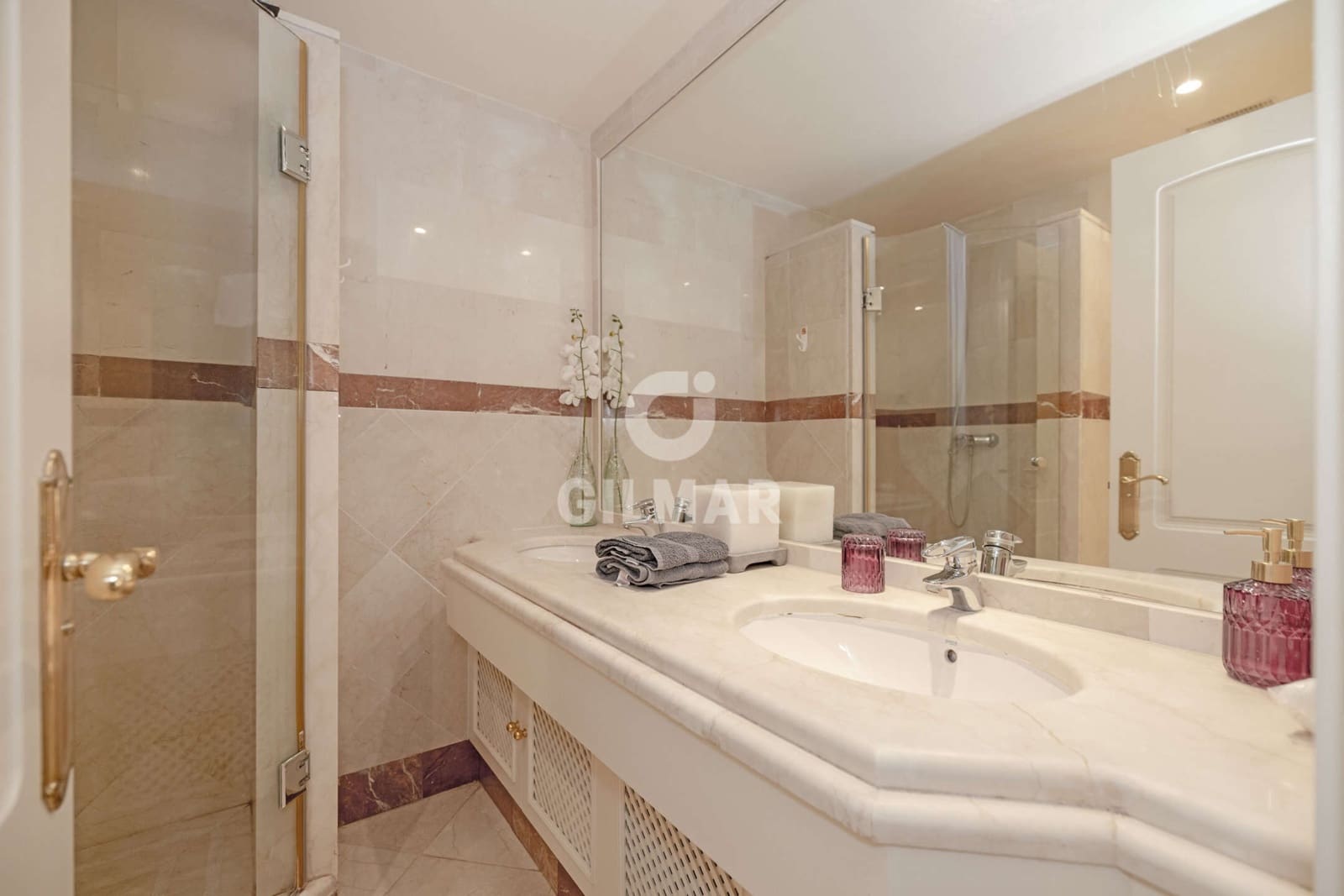 2 bedroom Flat for sale in Elviria with pool garage - € 580,000 (Ref: 9256317)