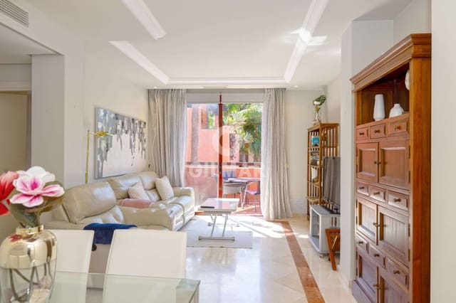 2 bedroom Flat for sale in Elviria, Marbella with pool garage - € 580,000 (Ref: 9256317)