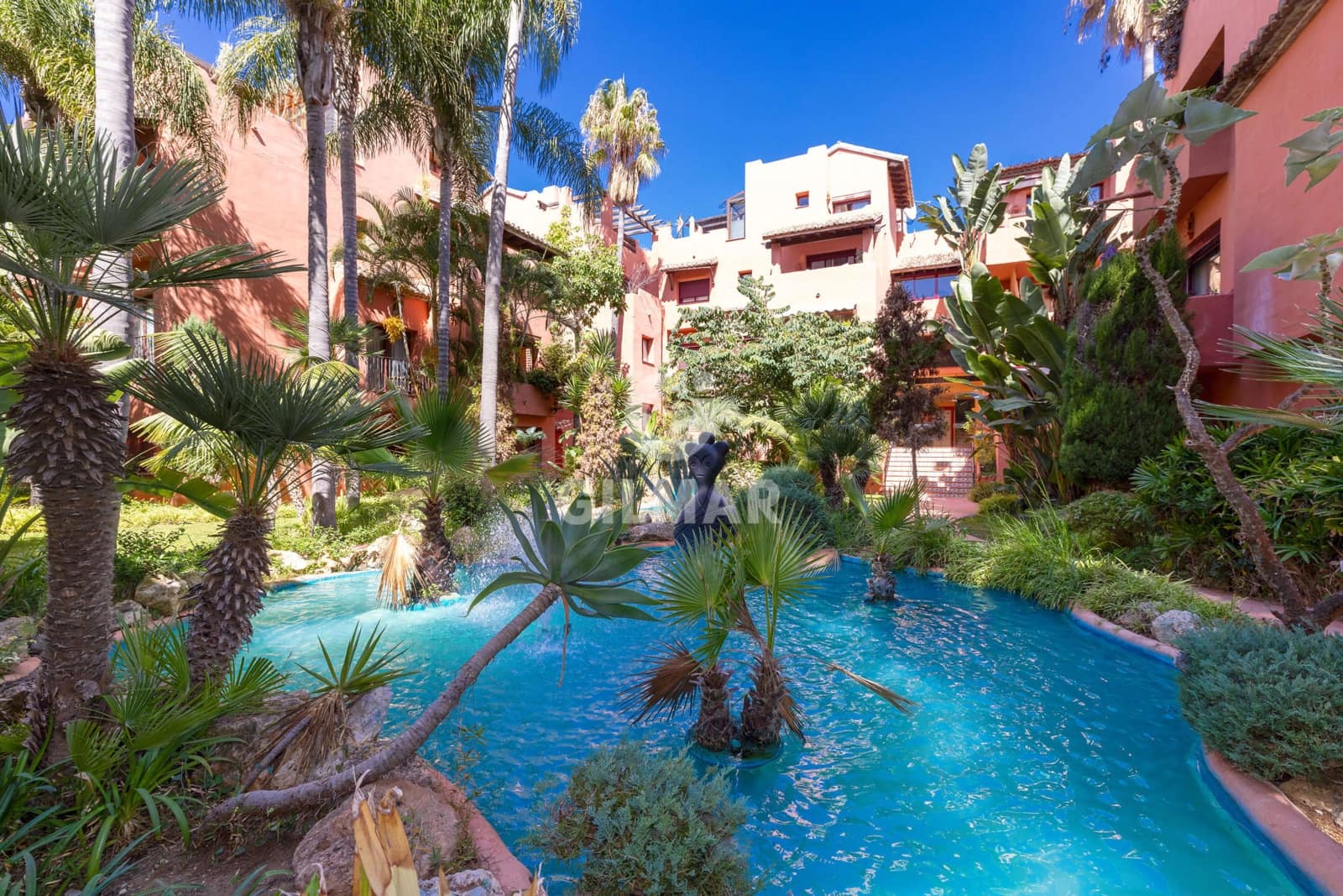 2 bedroom Flat for sale in Elviria with pool garage - € 580,000 (Ref: 9256317)