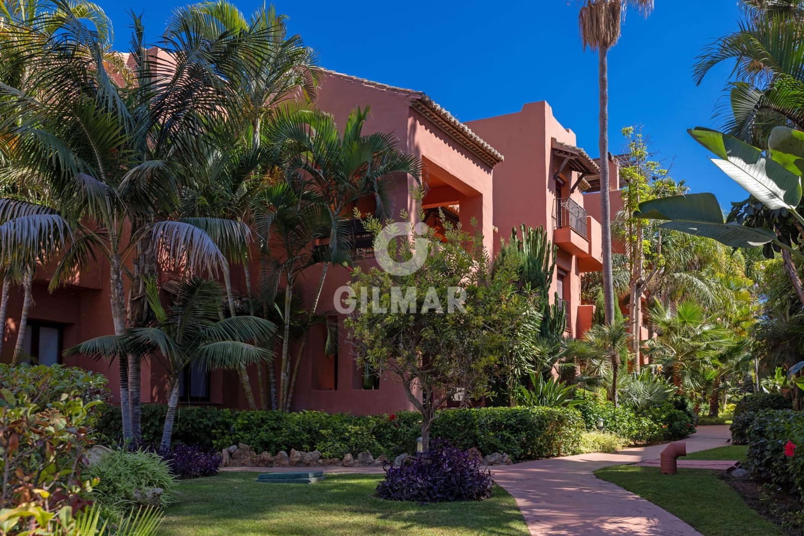 2 bedroom Flat for sale in Elviria with pool garage - € 580,000 (Ref: 9256317)