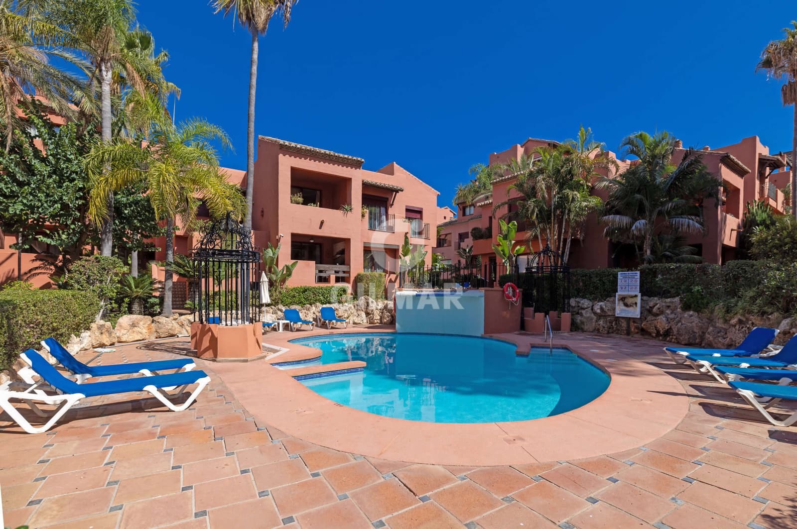 2 bedroom Flat for sale in Elviria with pool garage - € 580,000 (Ref: 9256317)