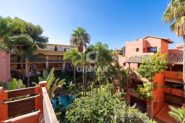 2 bedroom Flat for sale in Elviria, Marbella with pool garage - € 580,000 (Ref: 9256317)
