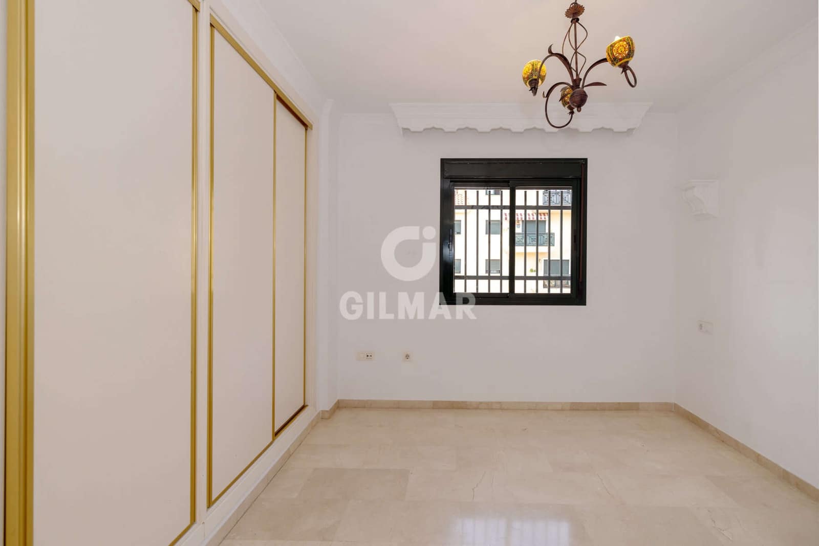 3 chambre Penthouse à vendre à Estepona avec piscine garage - 459 000 € (Ref: 9263478)