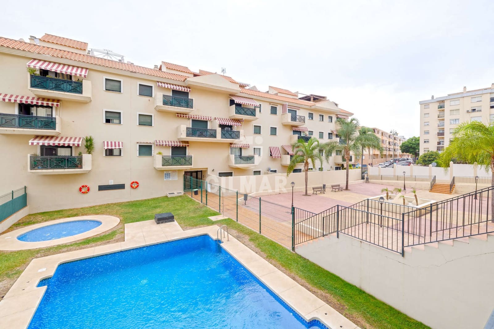 3 chambre Penthouse à vendre à Estepona avec piscine garage - 459 000 € (Ref: 9263478)