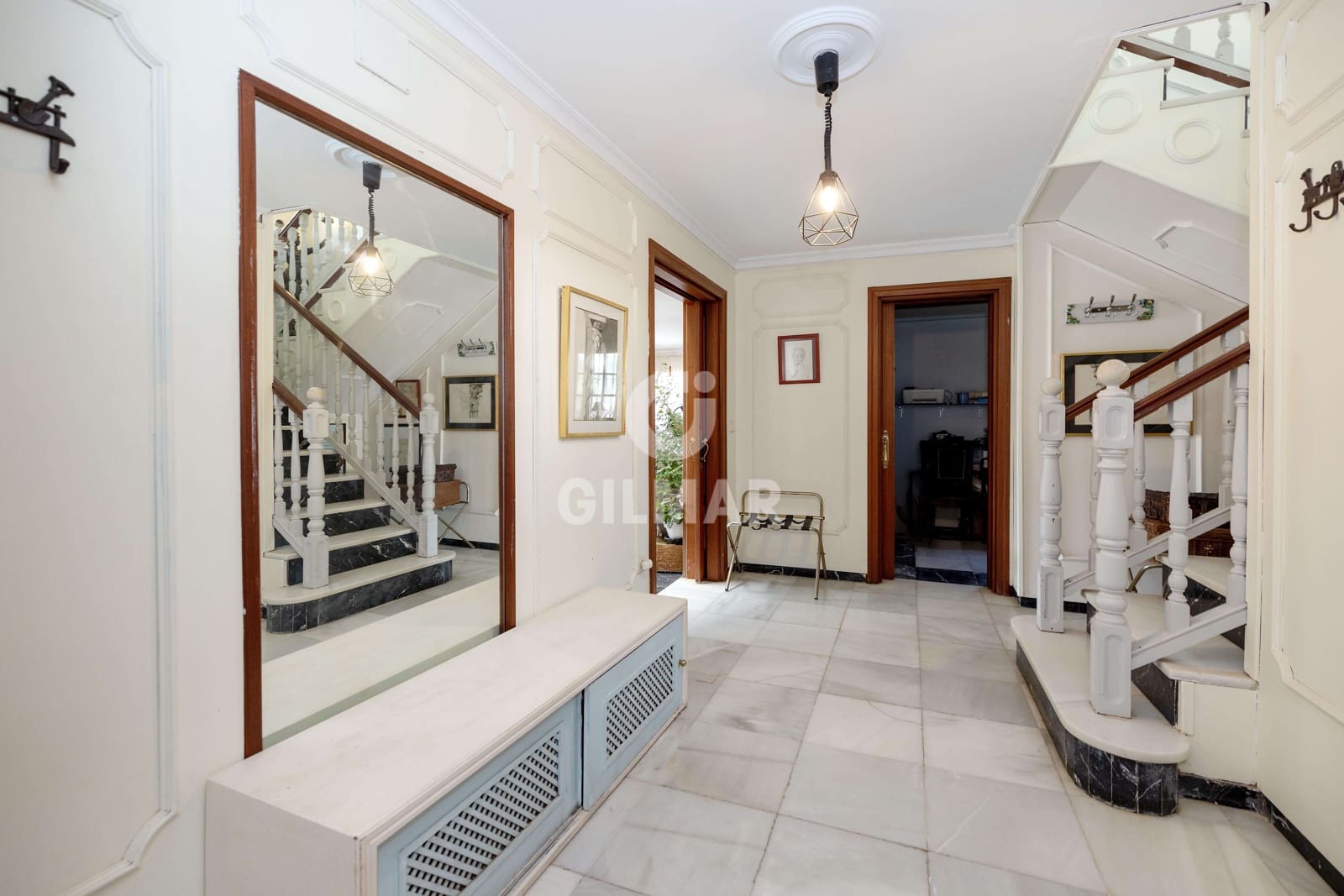 6 sypialnia Willa na sprzedaż w Estepona z basenem - 1 250 000 € (Ref: 9270620)