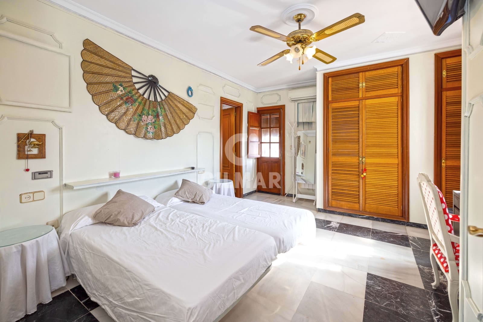 6 sypialnia Willa na sprzedaż w Estepona z basenem - 1 250 000 € (Ref: 9270620)