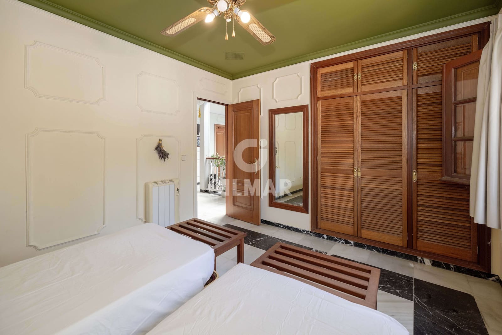 6 sypialnia Willa na sprzedaż w Estepona z basenem - 1 250 000 € (Ref: 9270620)