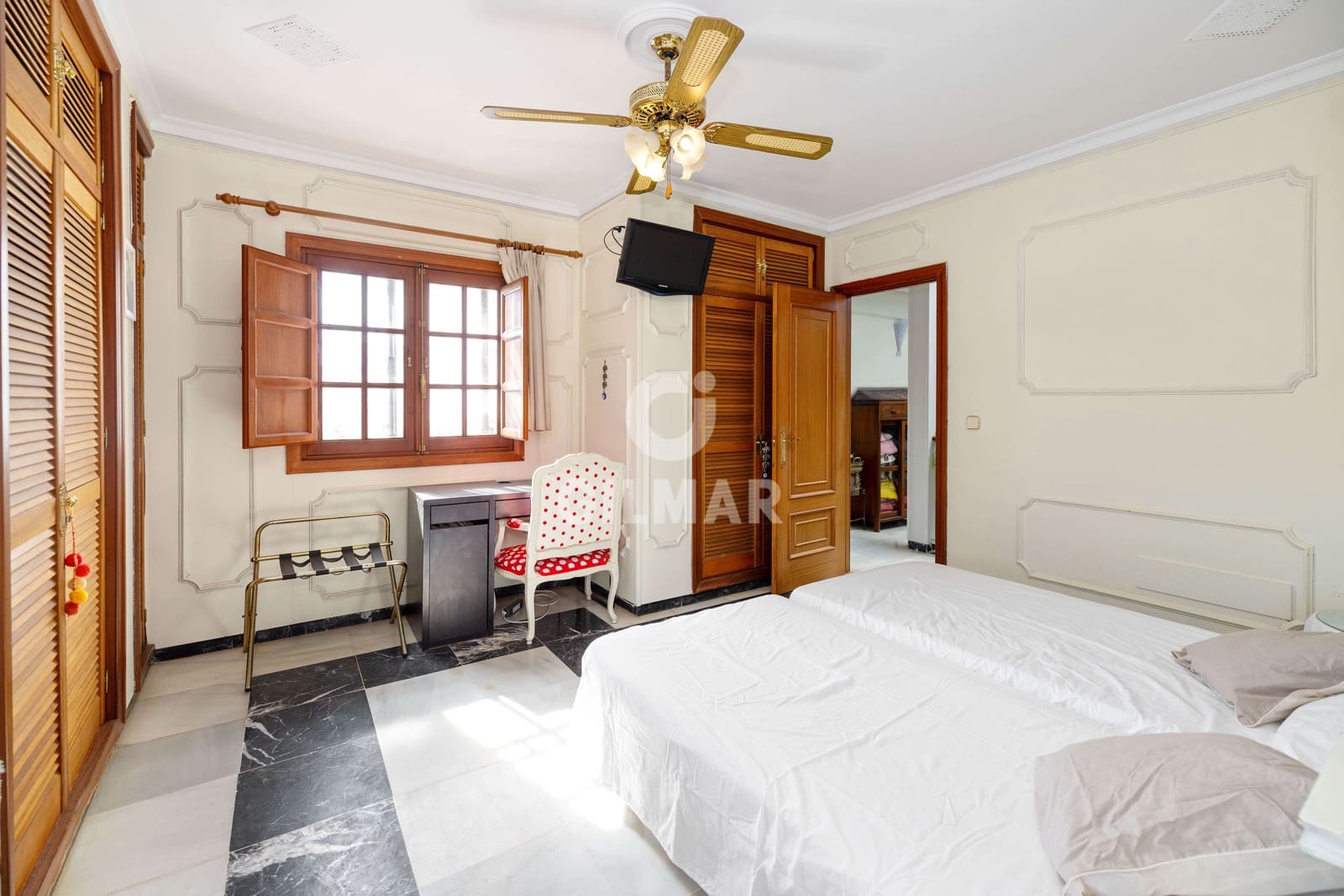 6 sypialnia Willa na sprzedaż w Estepona z basenem - 1 250 000 € (Ref: 9270620)