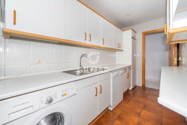 4 bedroom Flat for sale in Ciudad Jardín, Madrid city - € 750,000 (Ref: 9271953)