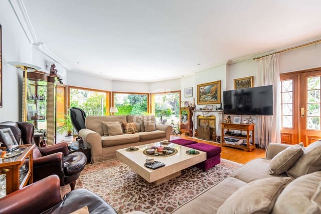 4 bedroom Villa for sale in Aravaca, Madrid city with pool garage - € 1,950,000 (Ref: 9273189)