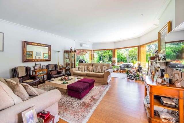 4 bedroom Villa for sale in Aravaca, Madrid city with pool garage - € 1,950,000 (Ref: 9273189)