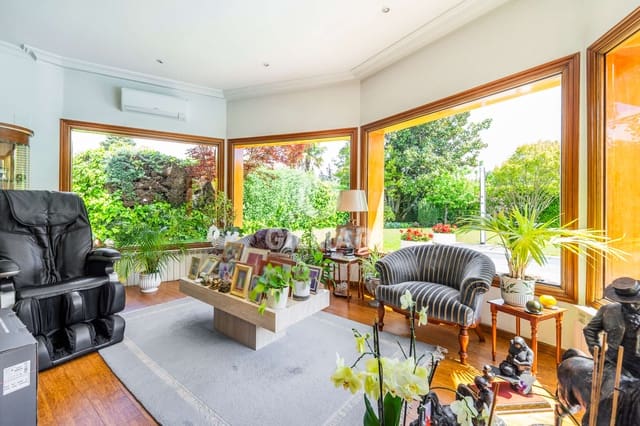 4 bedroom Villa for sale in Aravaca, Madrid city with pool garage - € 1,950,000 (Ref: 9273189)